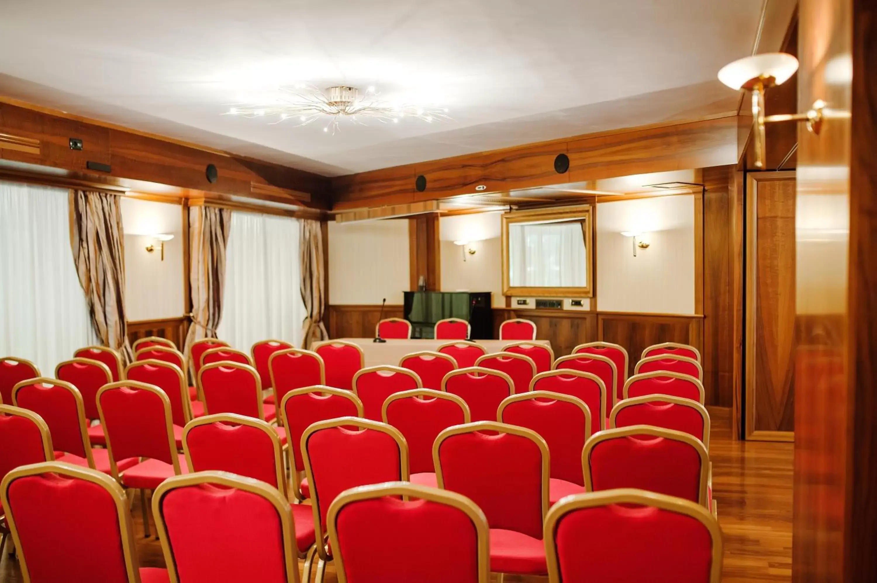 Business facilities in Hotel Villa Traiano