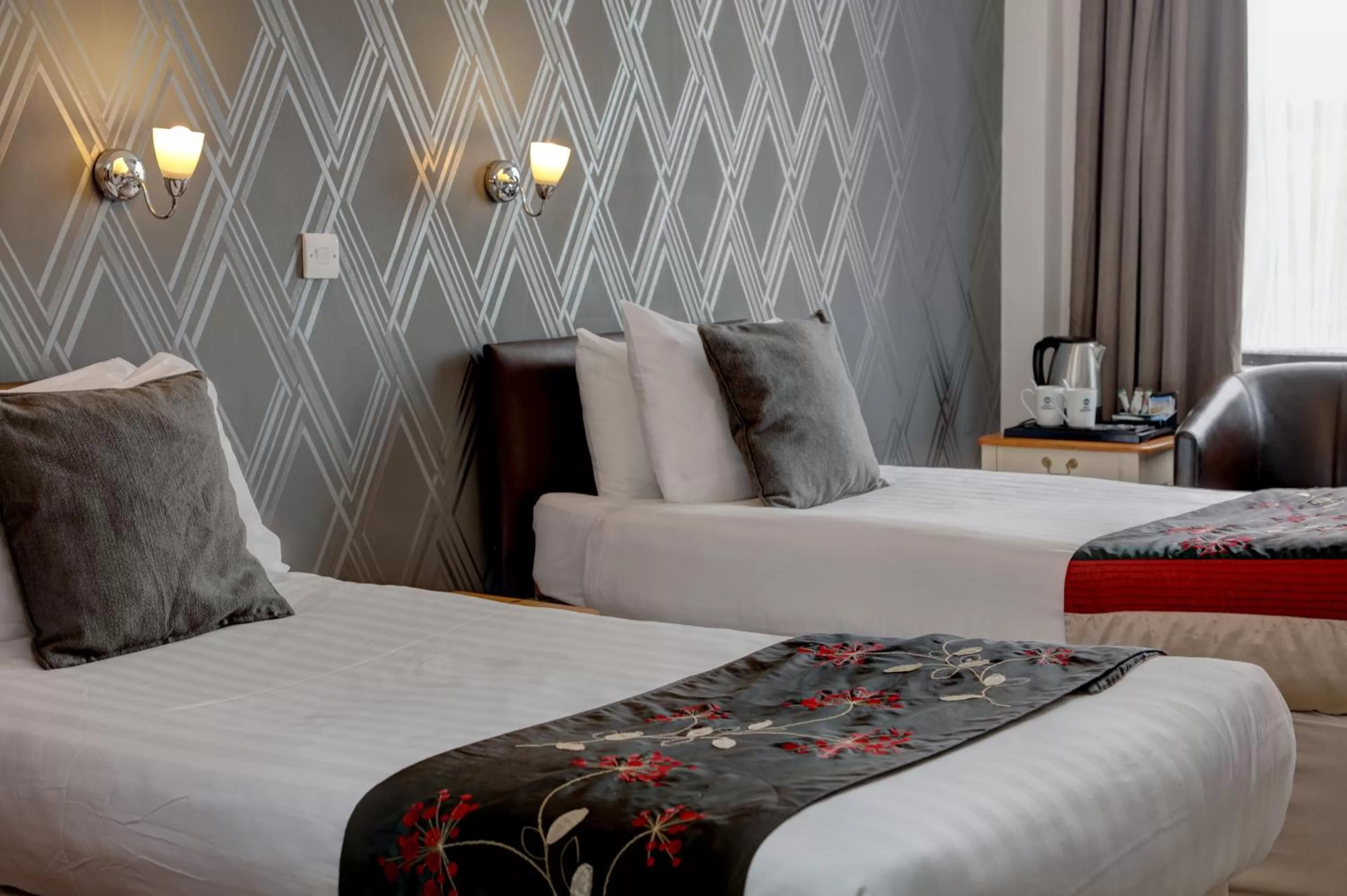 Bedroom, Bed in Best Western Princes Marine Hotel