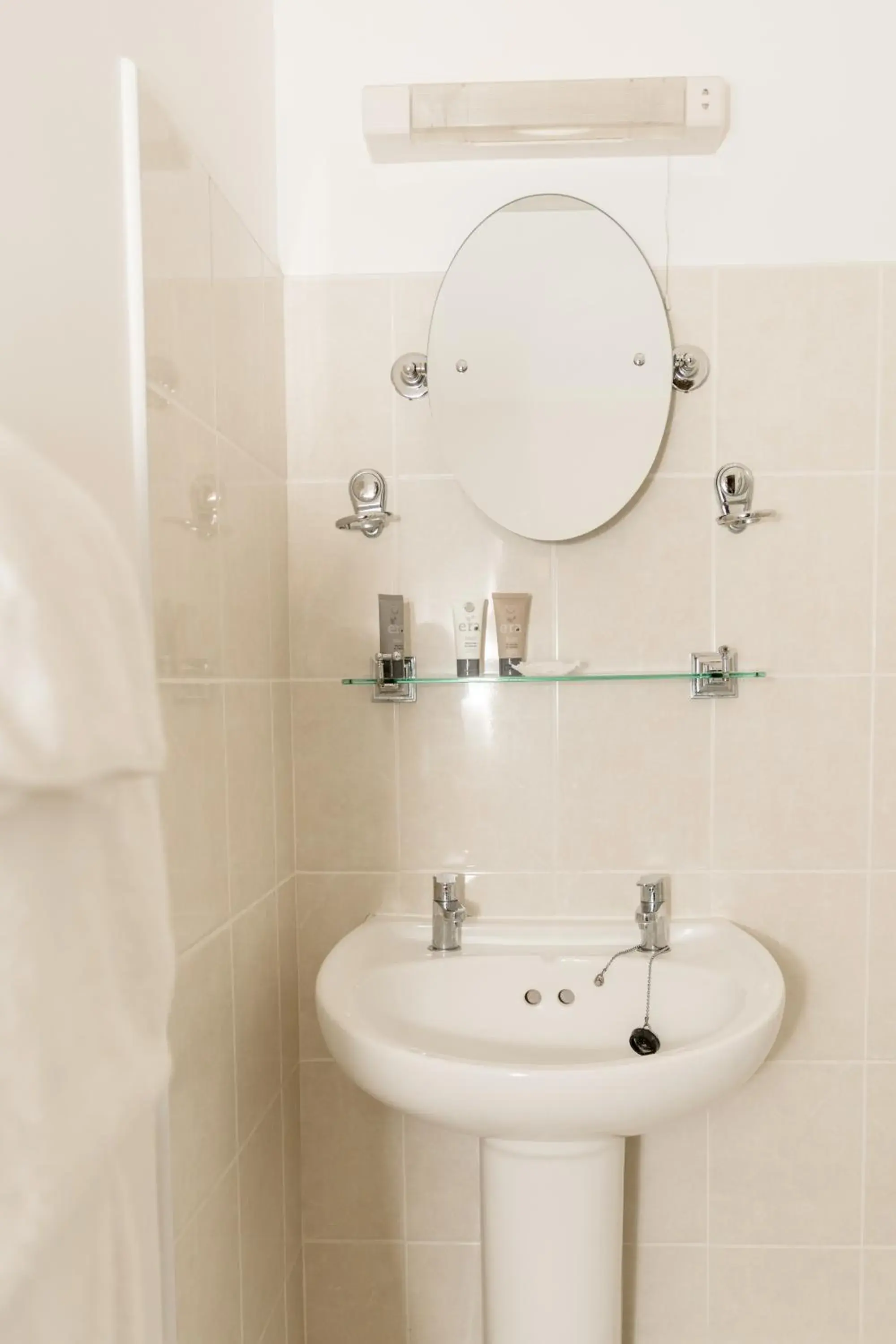 Shower, Bathroom in Sweeney Hall Hotel