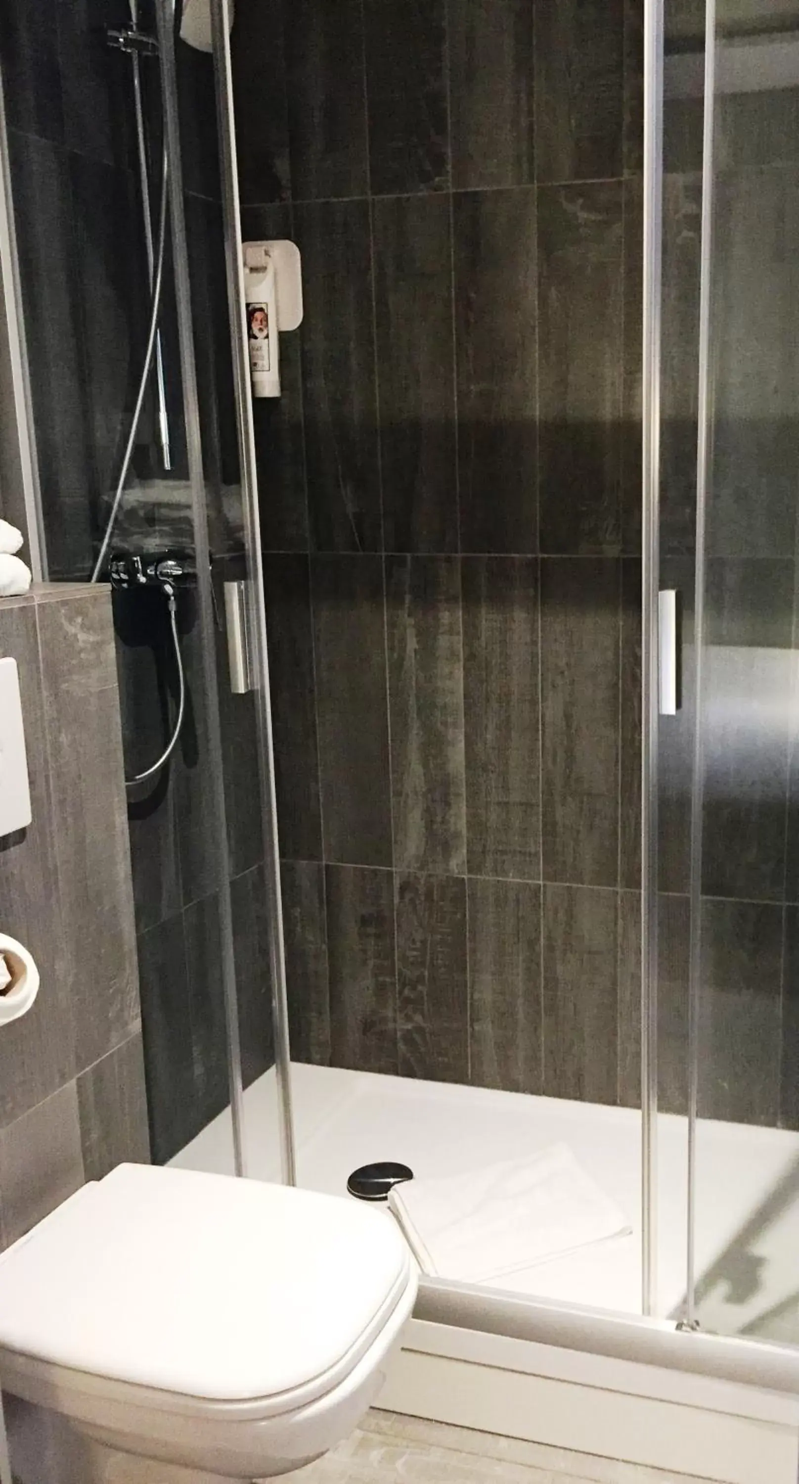 Shower, Bathroom in ibis Clichy Centre Mairie