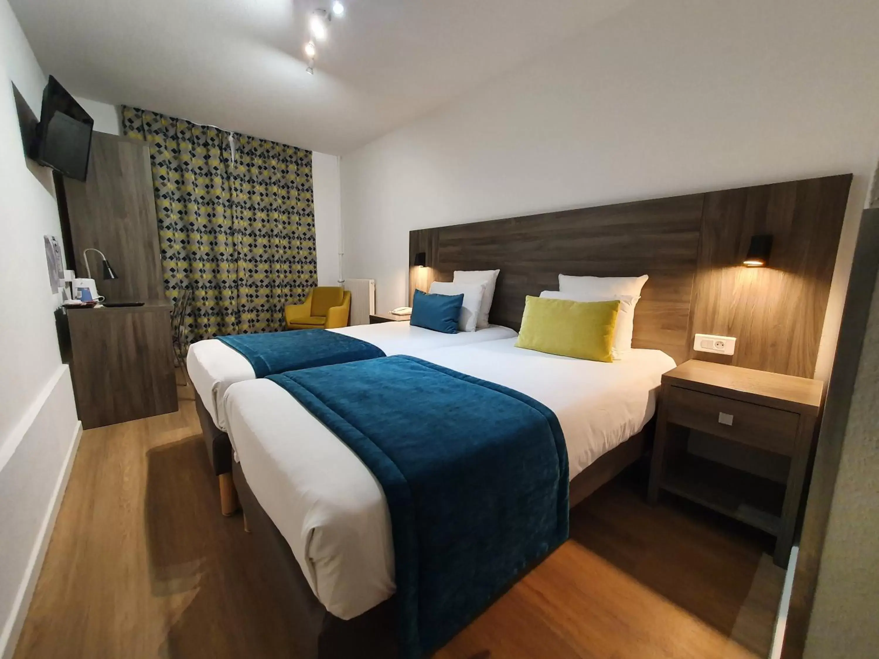 Bedroom, Bed in Kyriad Chalon-Sur-Saone Centre