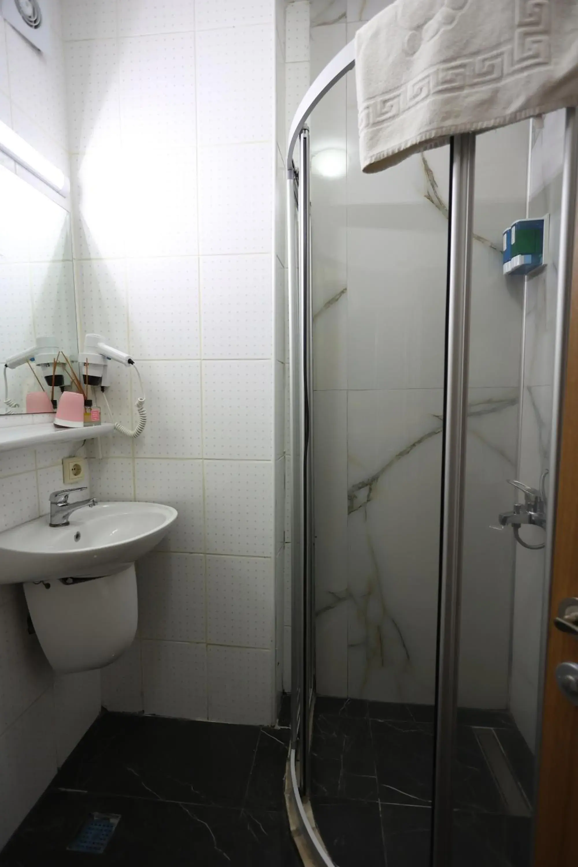 Shower, Bathroom in Arven Boutique Hotel