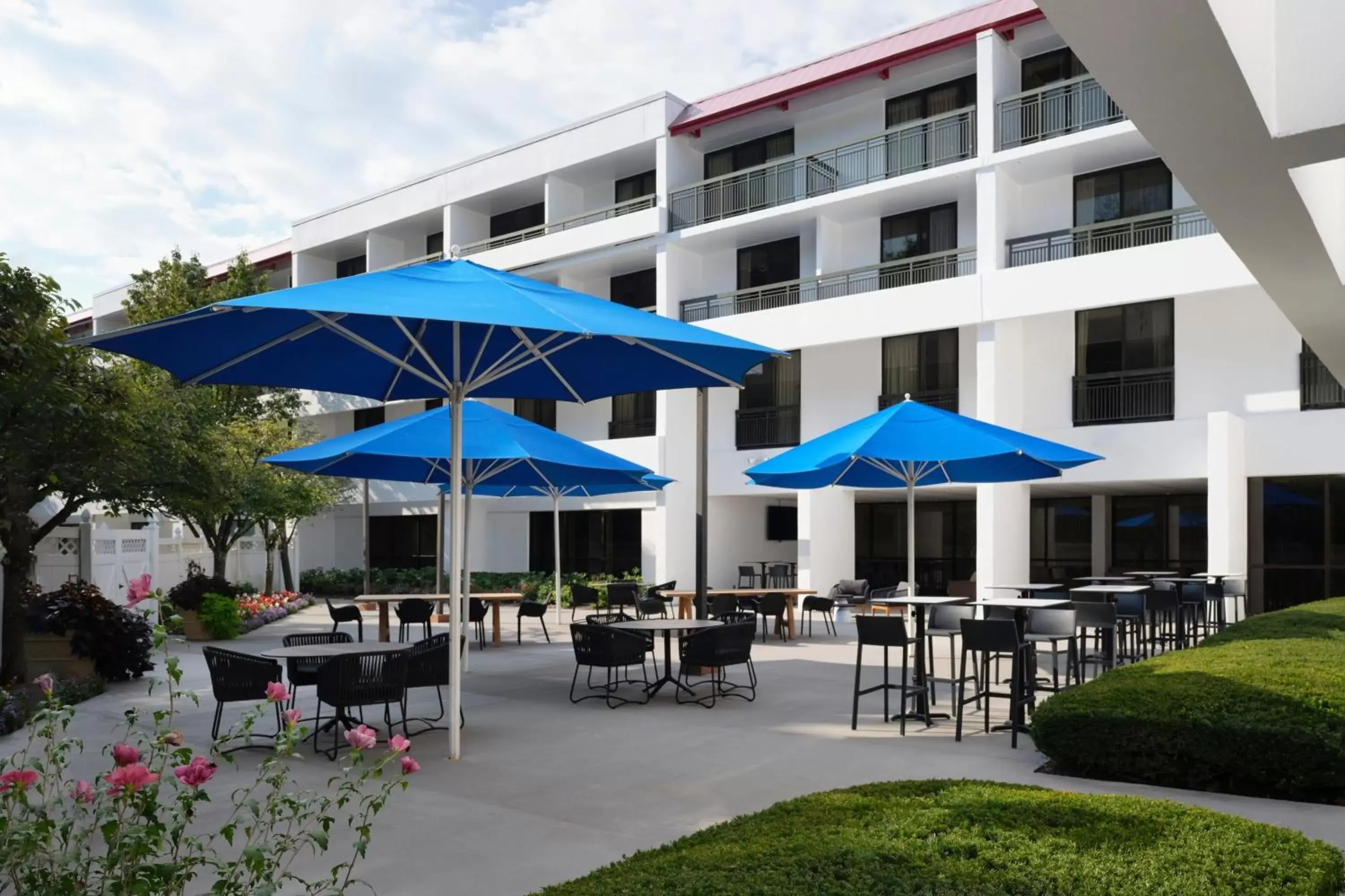 Property building, Restaurant/Places to Eat in Marriott Park Ridge