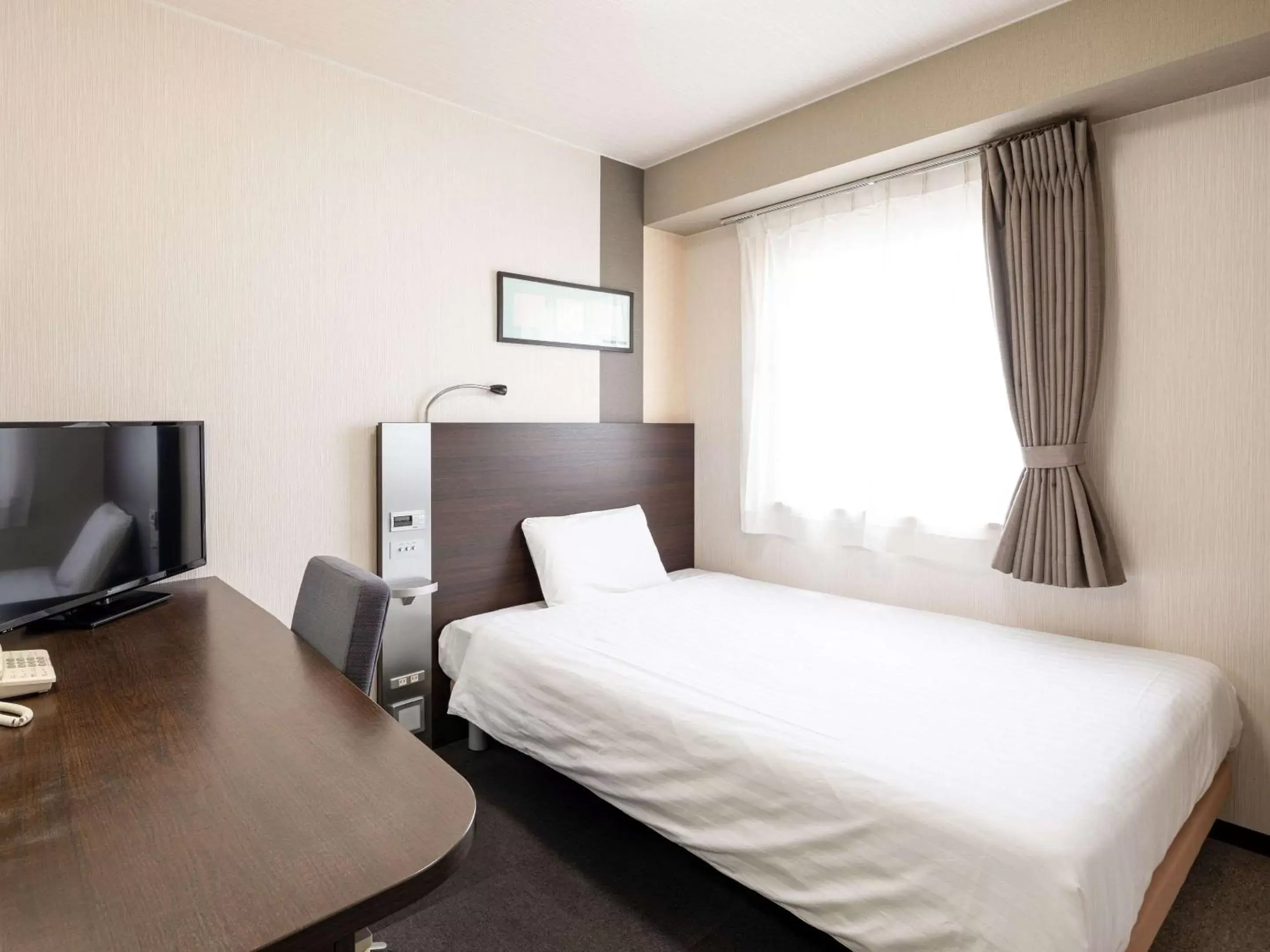 Photo of the whole room, Bed in Comfort Hotel Himeji