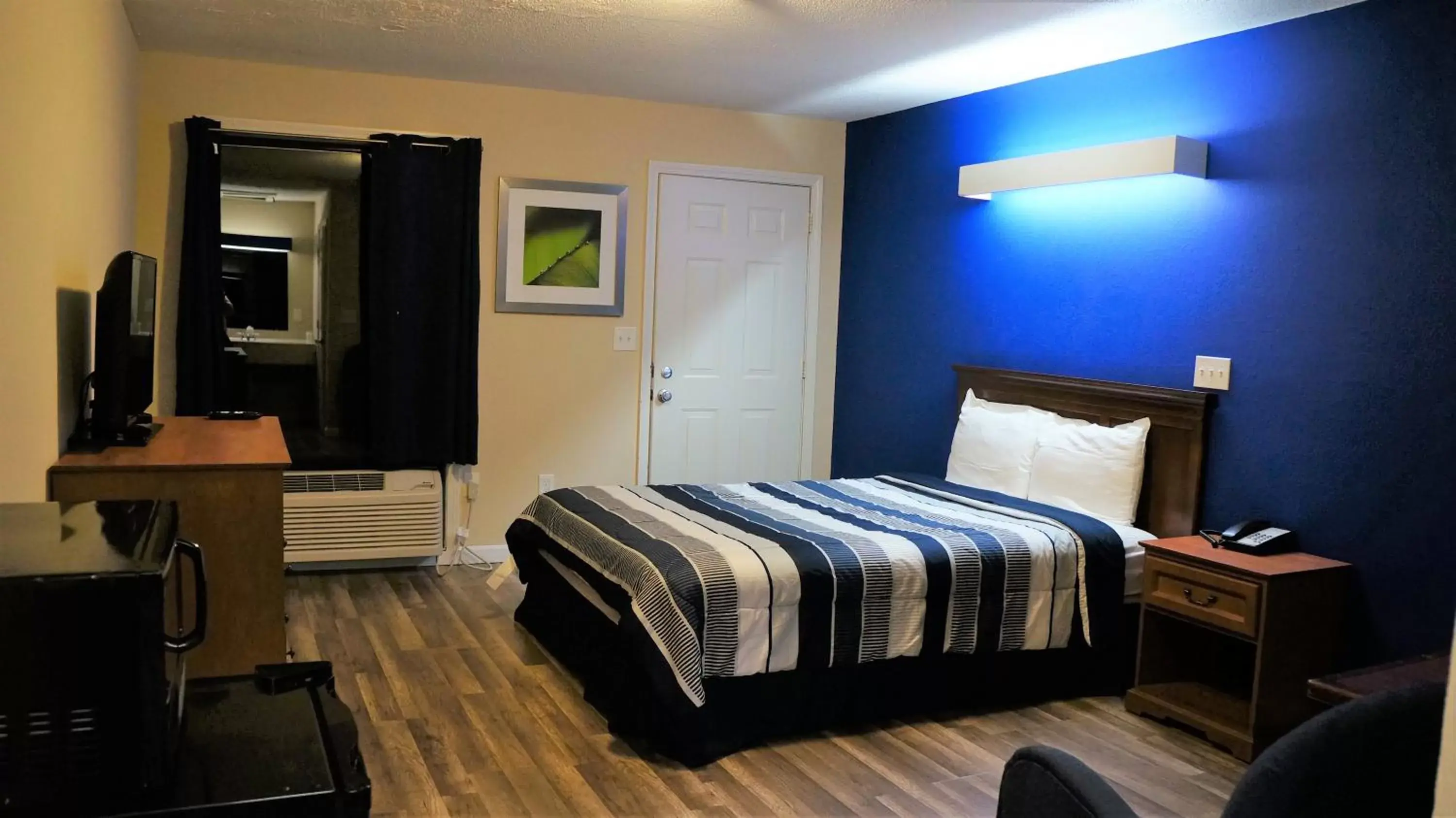 Photo of the whole room, Bed in Classic Motor Lodge Providence - West Greenwich Photo of the whole room, Bed in Classic Motor Lodge Providence - West Greenwich