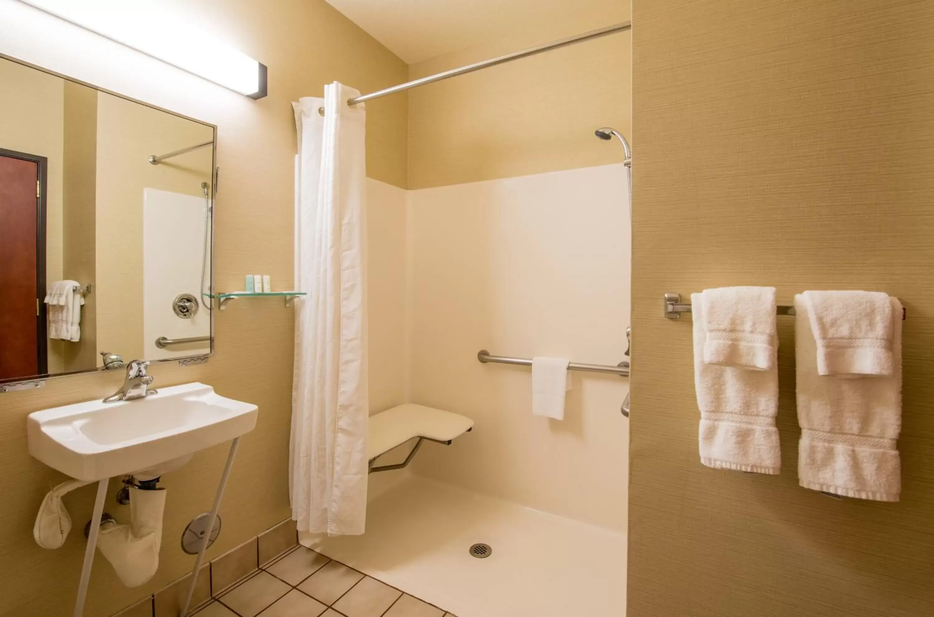 Bathroom in Comfort Suites Springfield RiverBend Medical