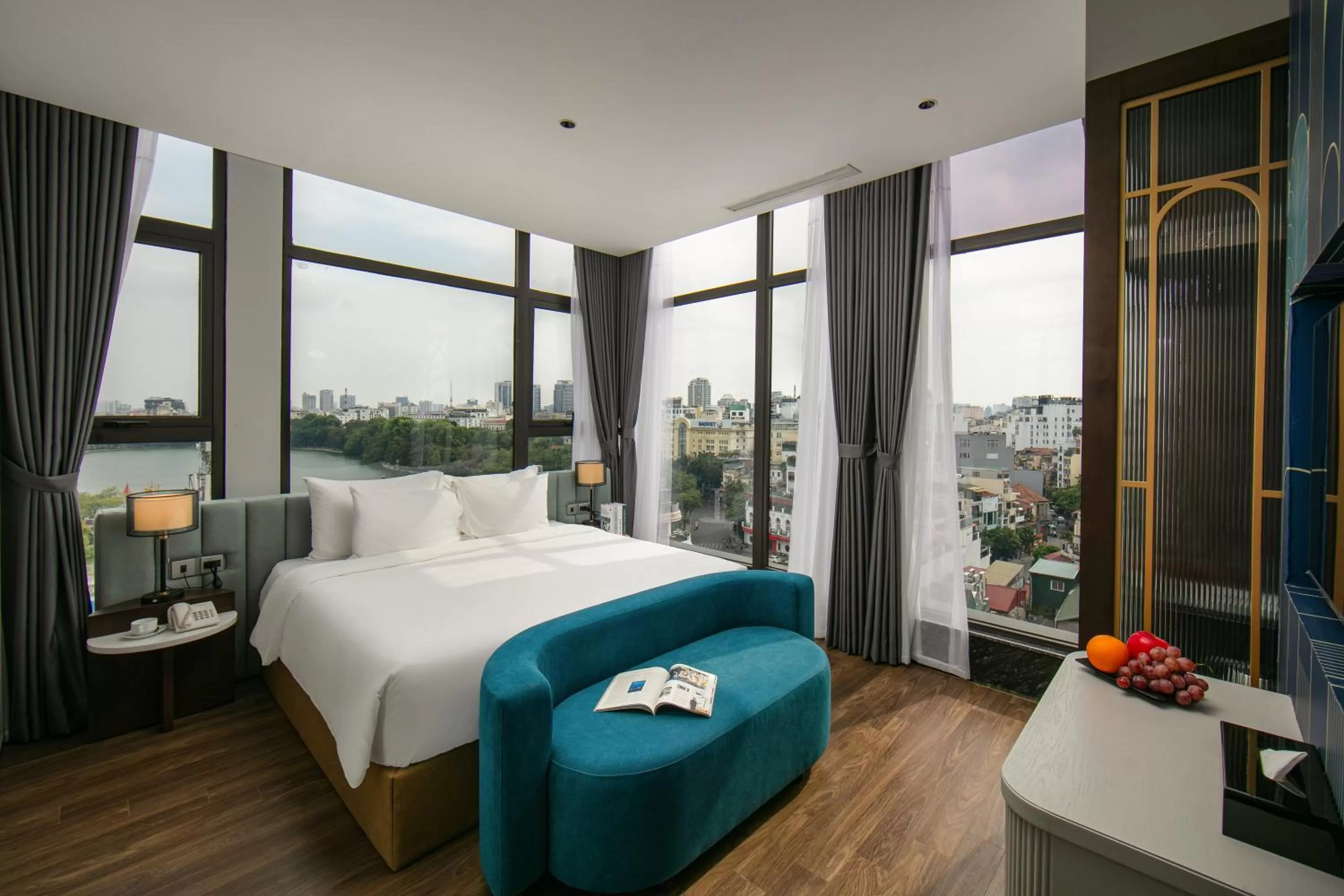 Photo of the whole room, Bed in MAY DE VILLE Lakeside Hotel