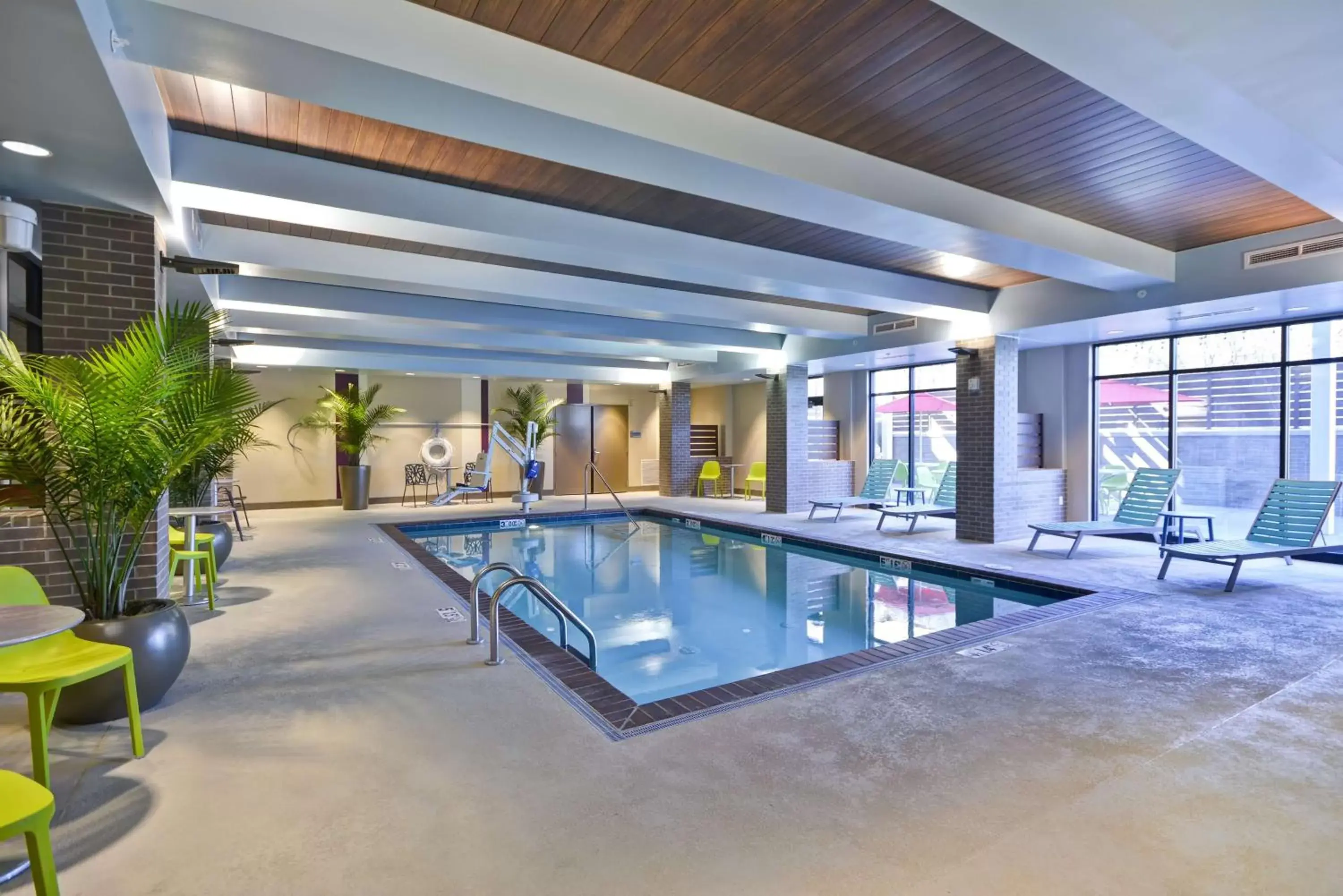Pool view in Home2 Suites by Hilton Kansas City KU Medical Center Pool view in Home2 Suites by Hilton Kansas City KU Medical Center
