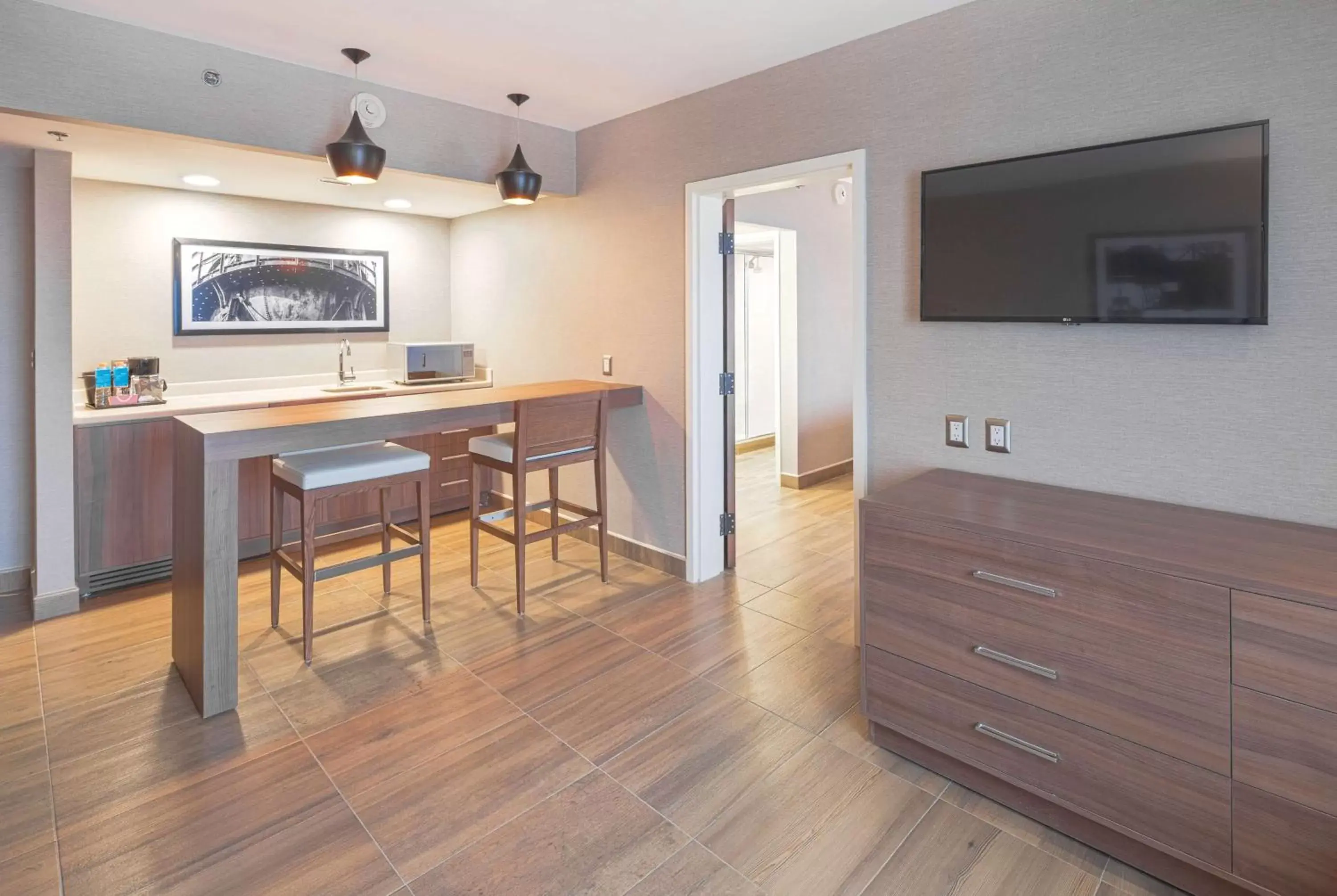 One-Bedroom King Suite - Non-Smoking in Hampton by Hilton Monterrey Galerias Obispado One-Bedroom King Suite - Non-Smoking in Hampton by Hilton Monterrey Galerias Obispado