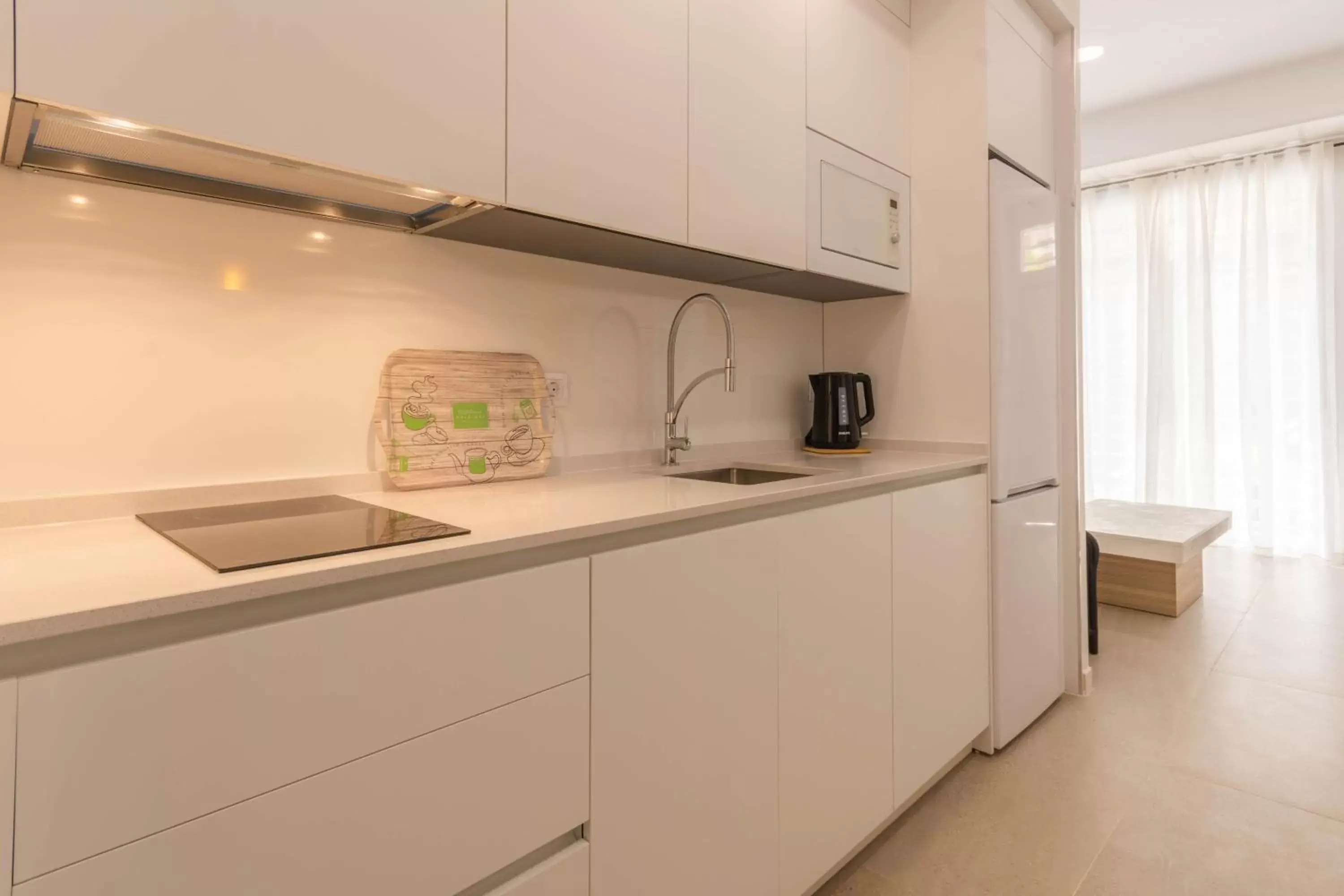 Coffee/tea facilities, Kitchen/Kitchenette in Apartamentos Alnatur