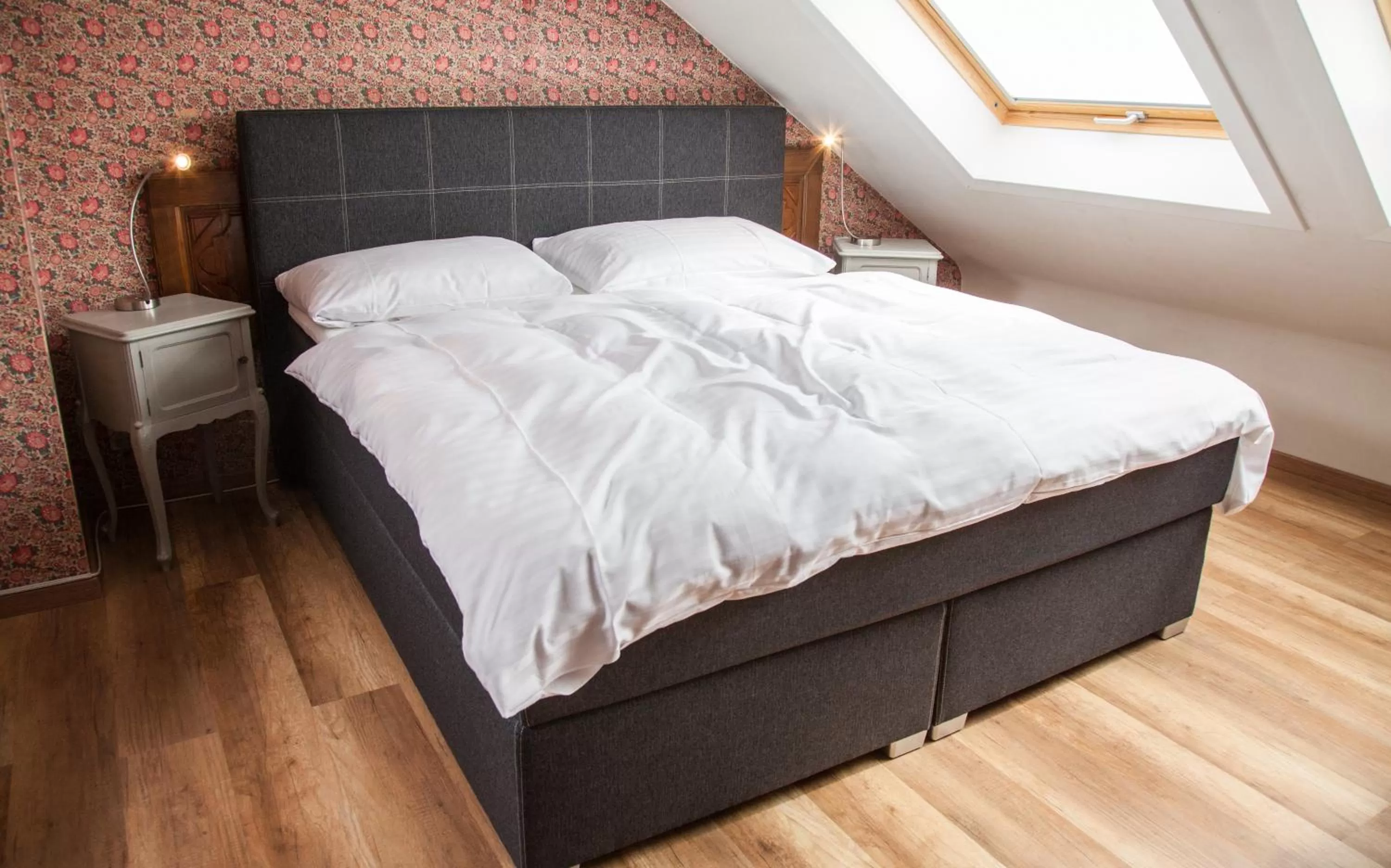 Bed in Hôtel Les Vieux Toits