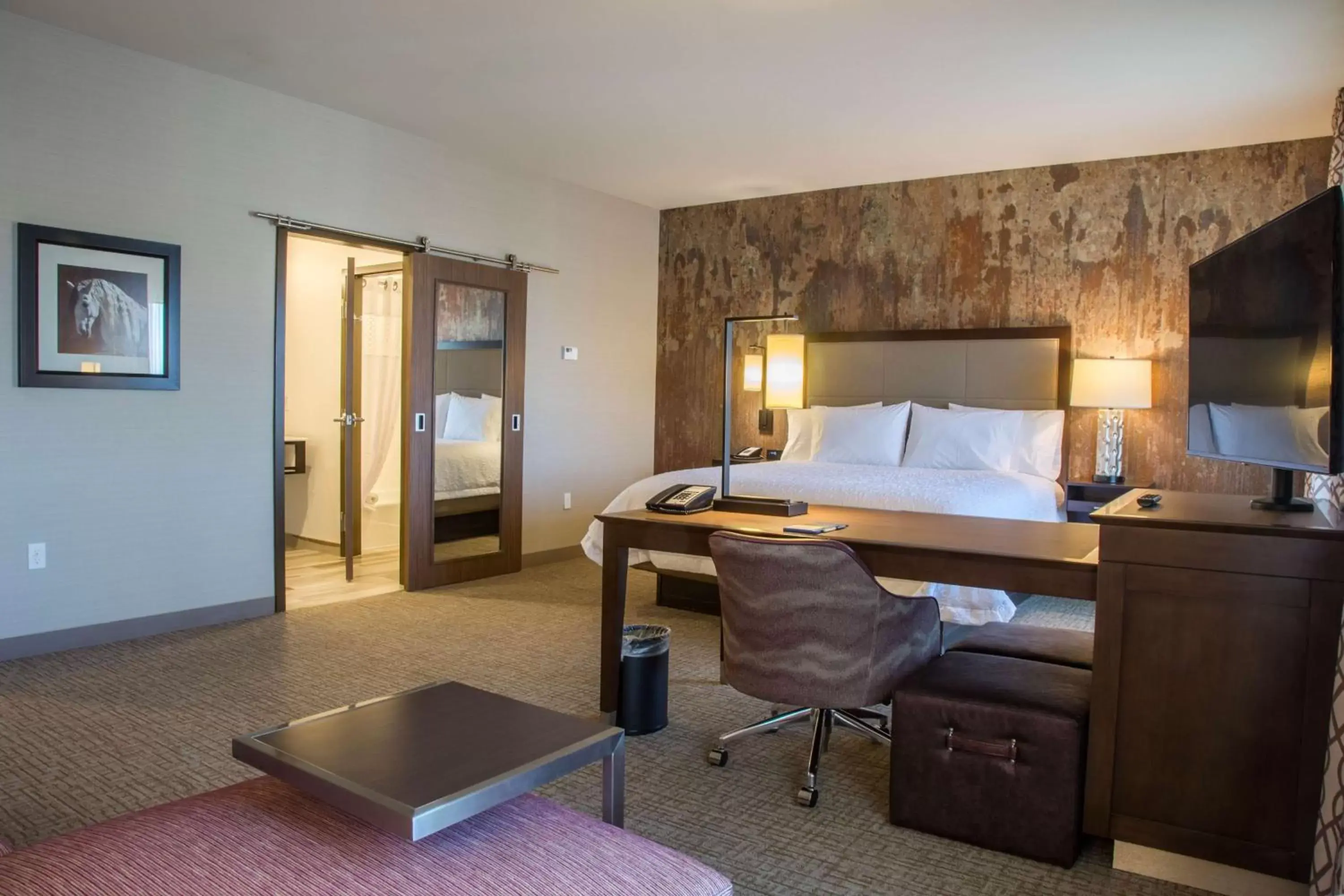 Bed in Hampton Inn & Suites Murrieta