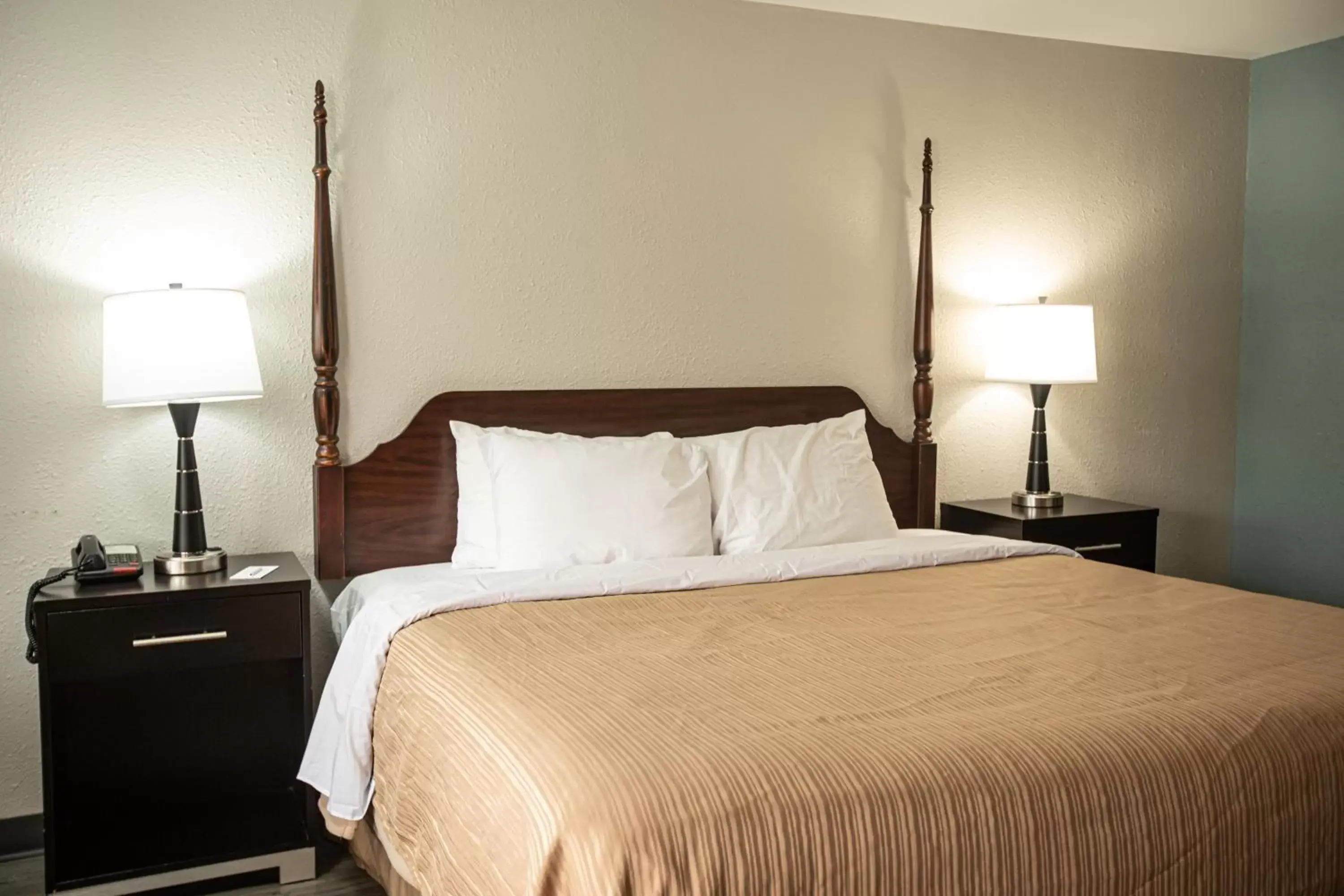 Photo of the whole room, Bed in Knights Inn Mount Airy Photo of the whole room, Bed in Knights Inn Mount Airy