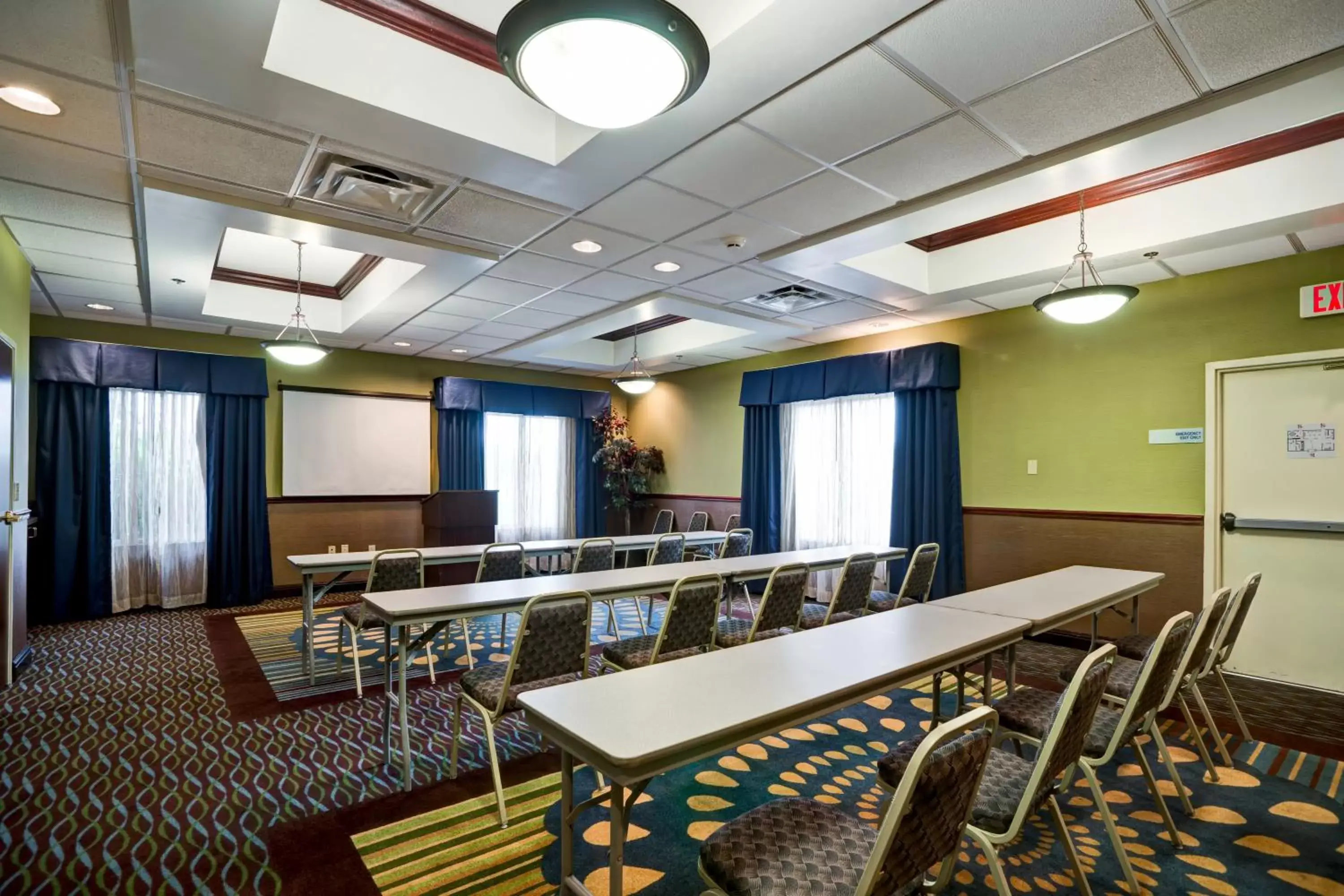 Meeting/conference room in Holiday Inn Express Hotel & Suites Christiansburg, an IHG Hotel