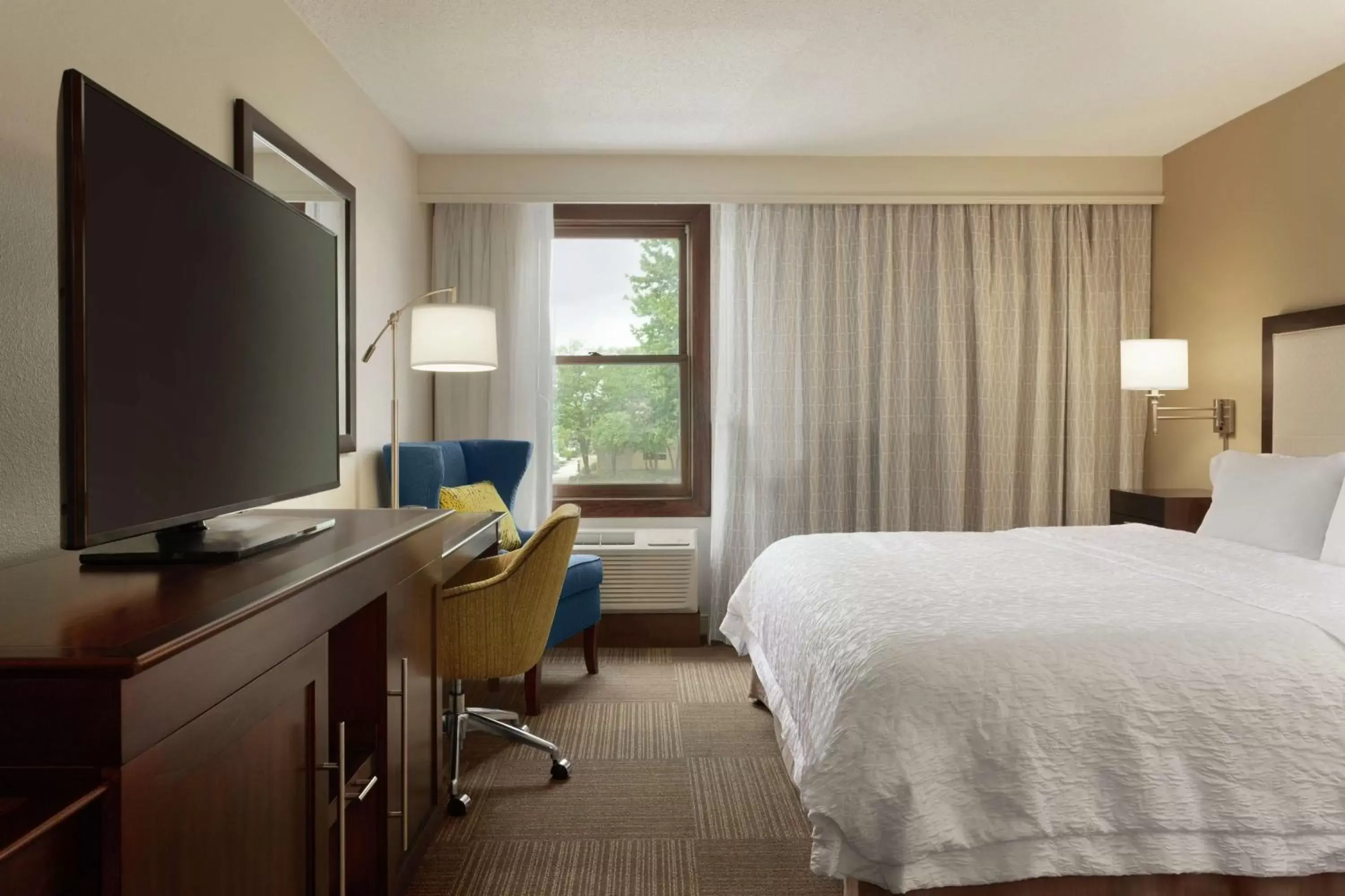 Bedroom, Bed in Hampton Inn and Suites Springdale Bedroom, Bed in Hampton Inn and Suites Springdale