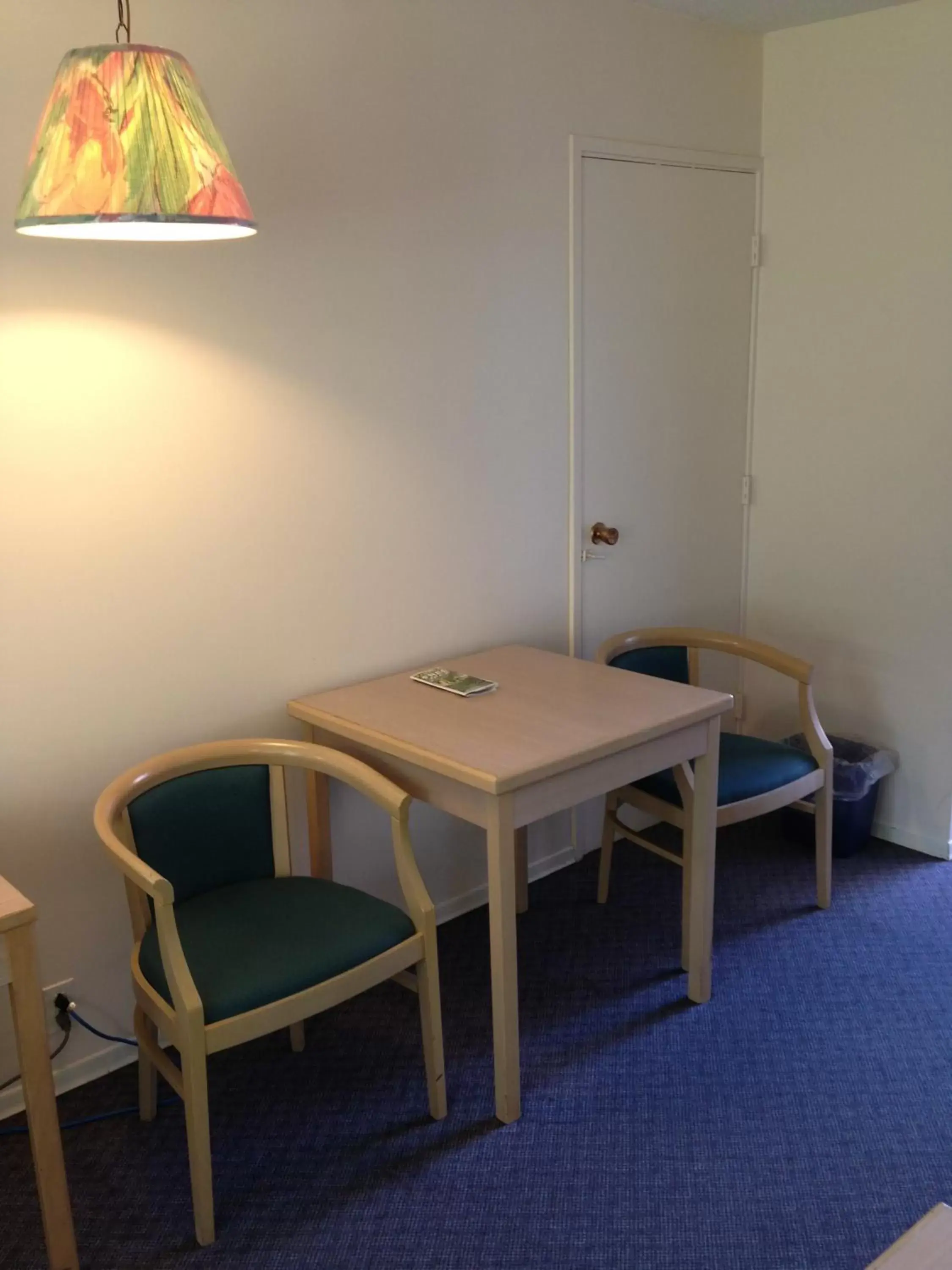 Dining Area in Rider's Motor Inn