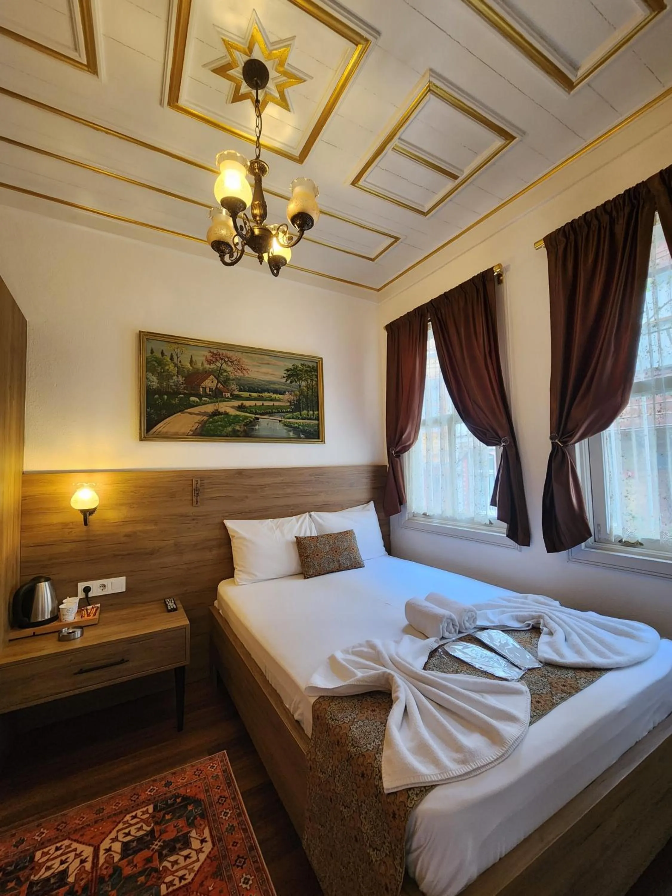 Photo of the whole room, Bed in Kadıköy White House