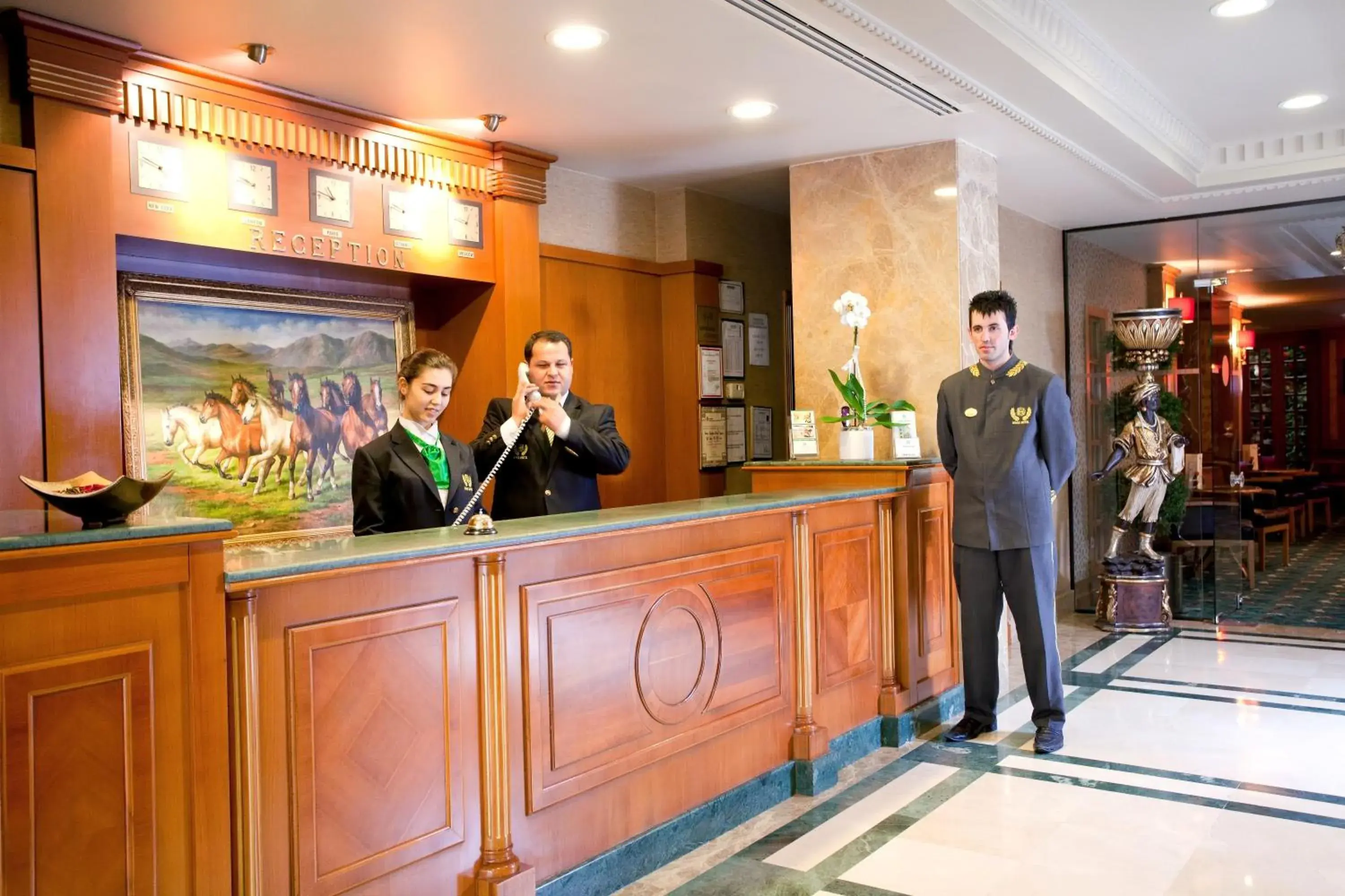 Lobby or reception in Oran Hotel