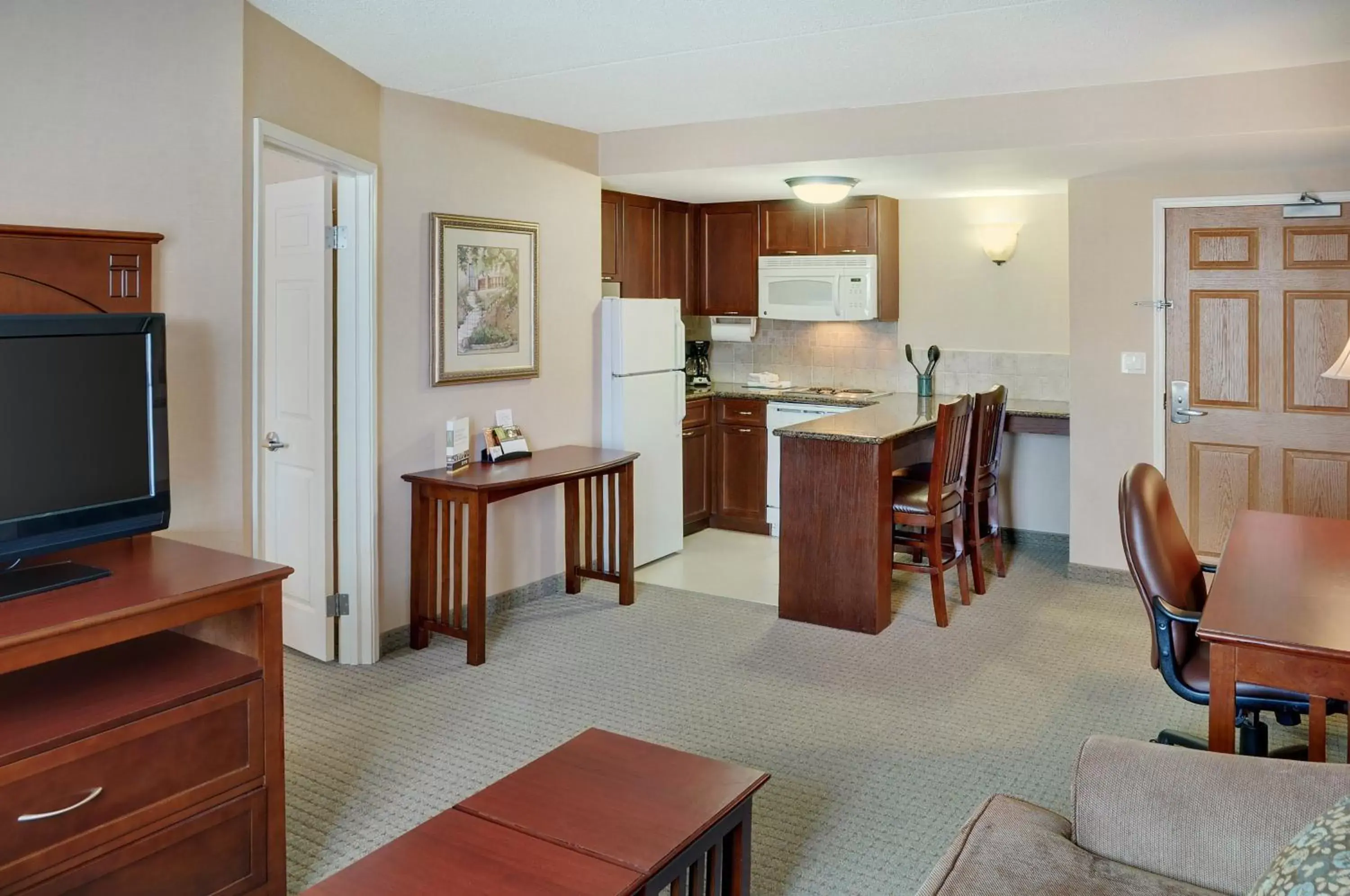 Photo of the whole room, Kitchen/Kitchenette in Staybridge Suites Oakville Burlington, an IHG Hotel