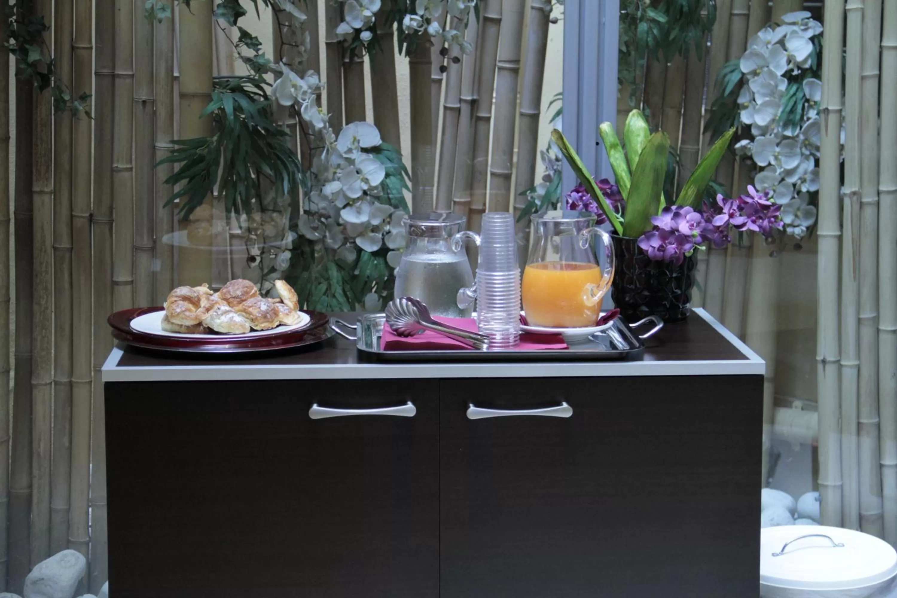 Food in Catone District Hotel