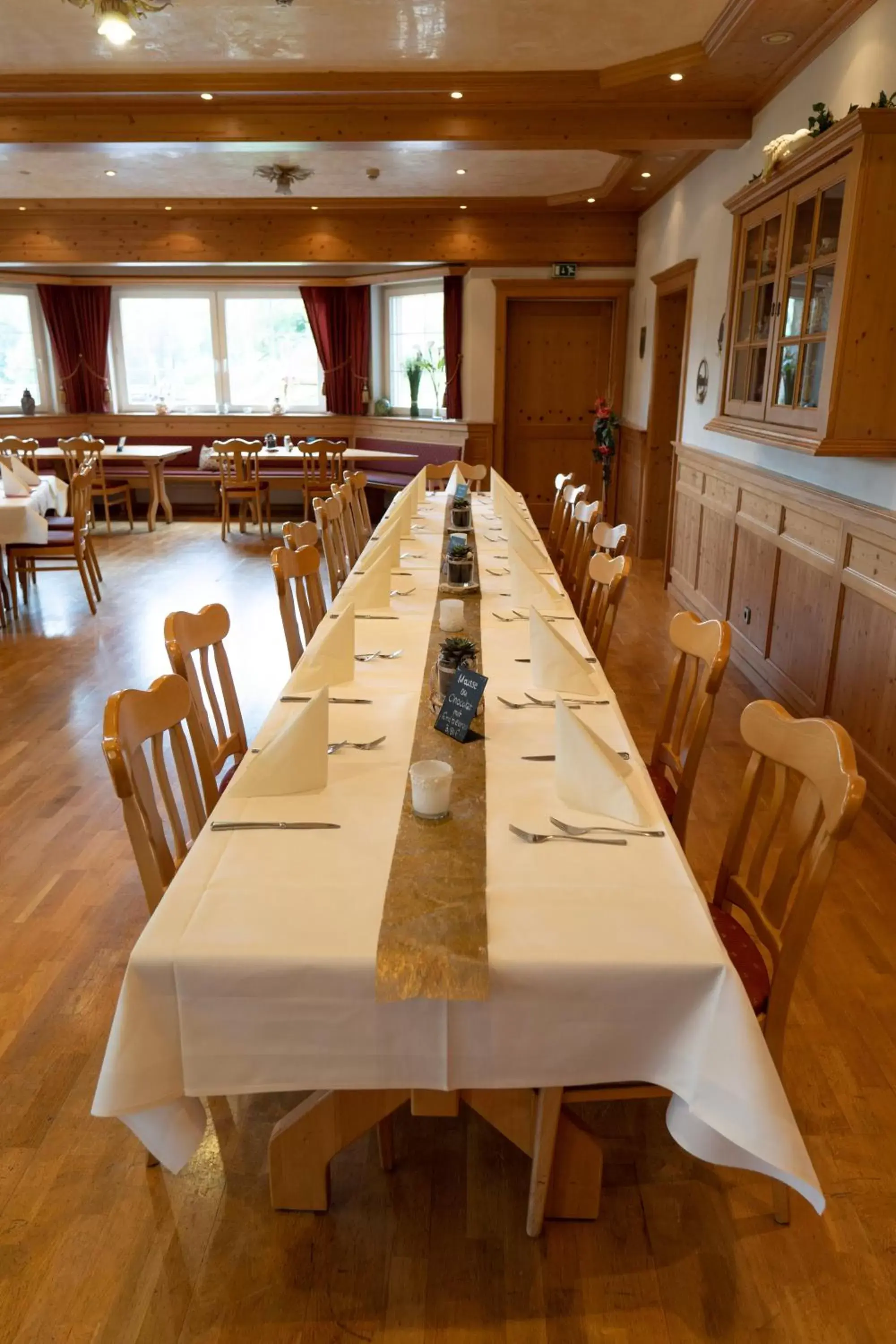 Dining area in Landgasthof Hirschen Untermettingen