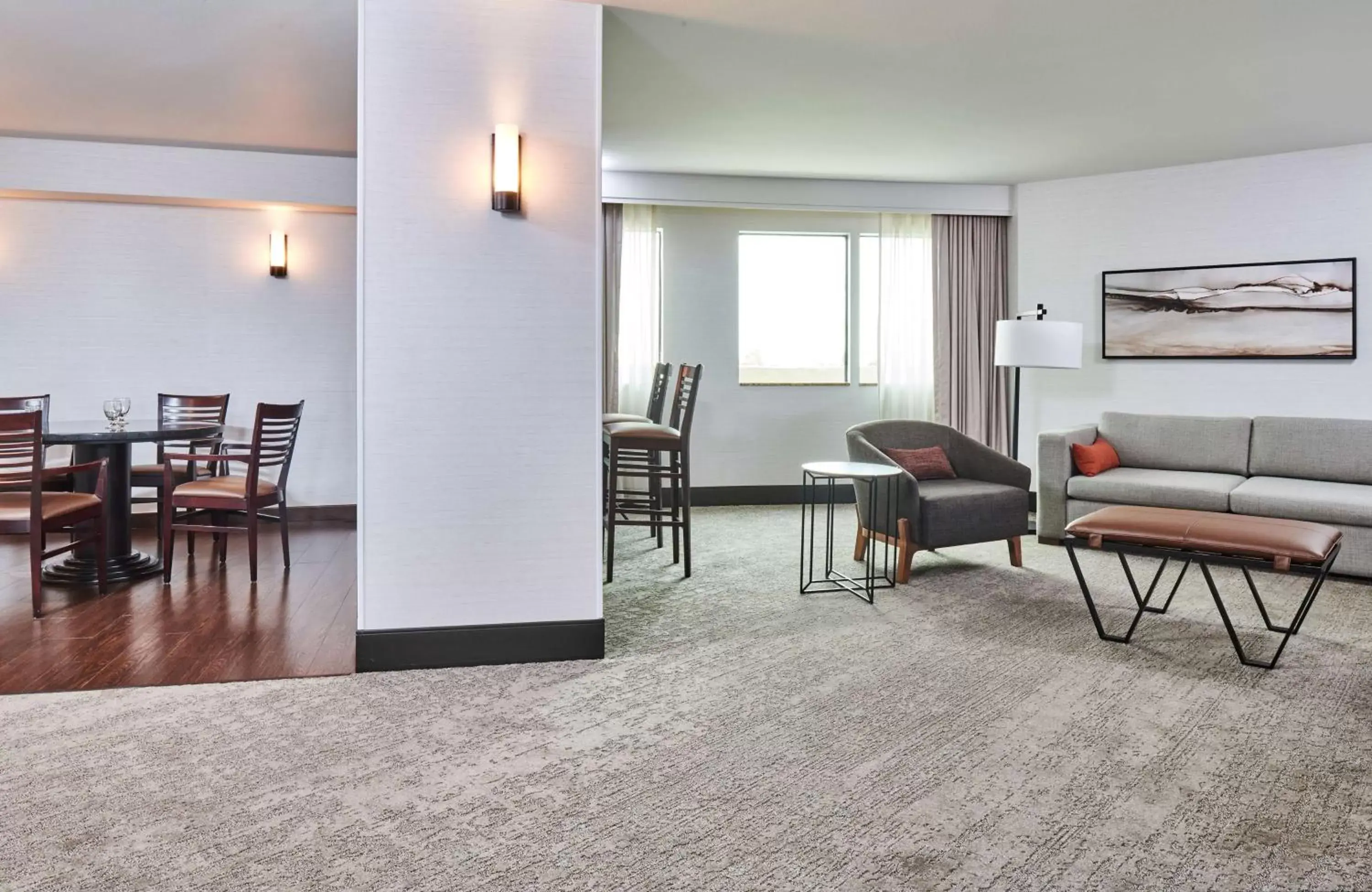 Living room, Seating Area in Doubletree By Hilton Fullerton