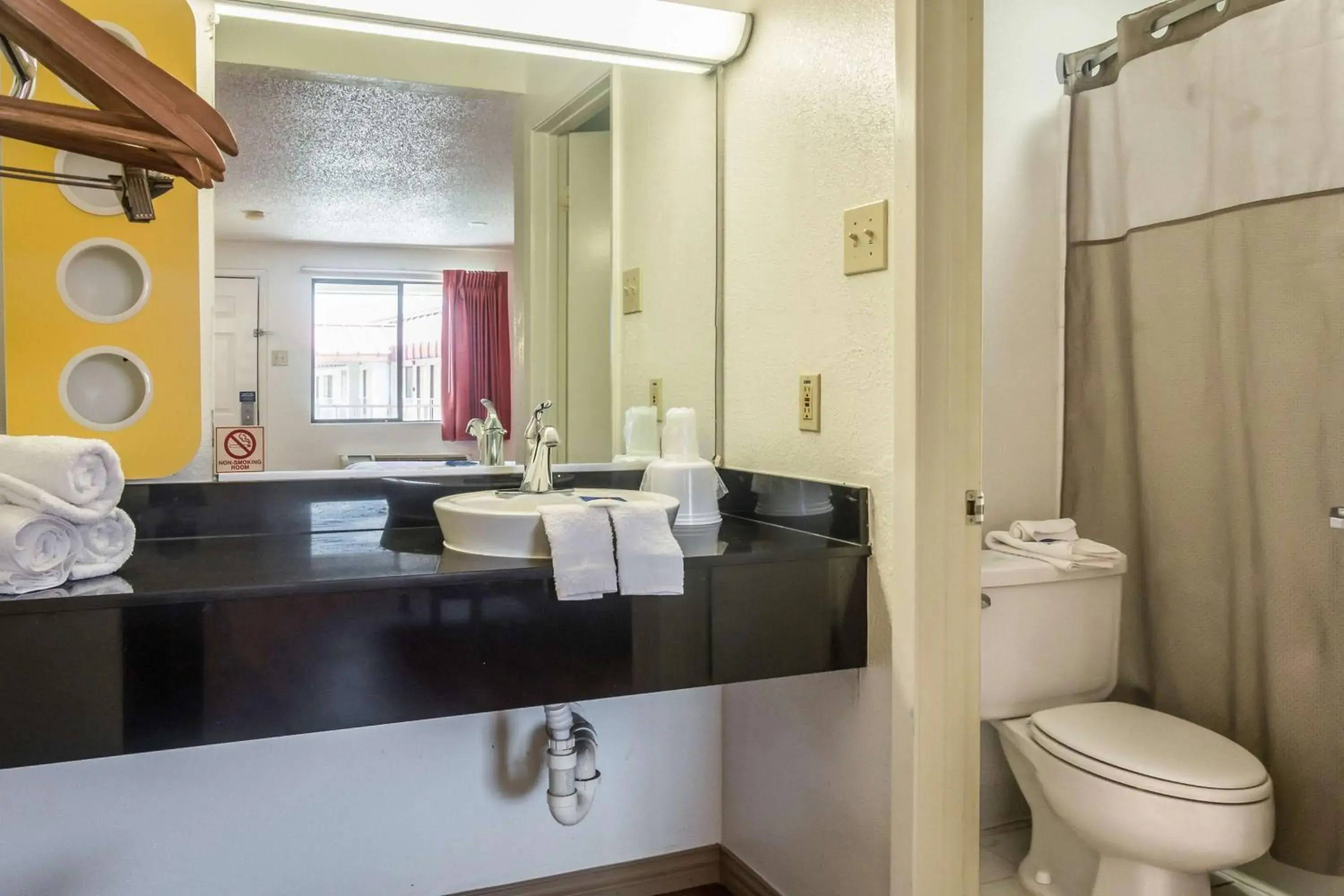 Toilet, Bathroom in Motel 6-Mesquite, TX - Rodeo - Convention Ctr