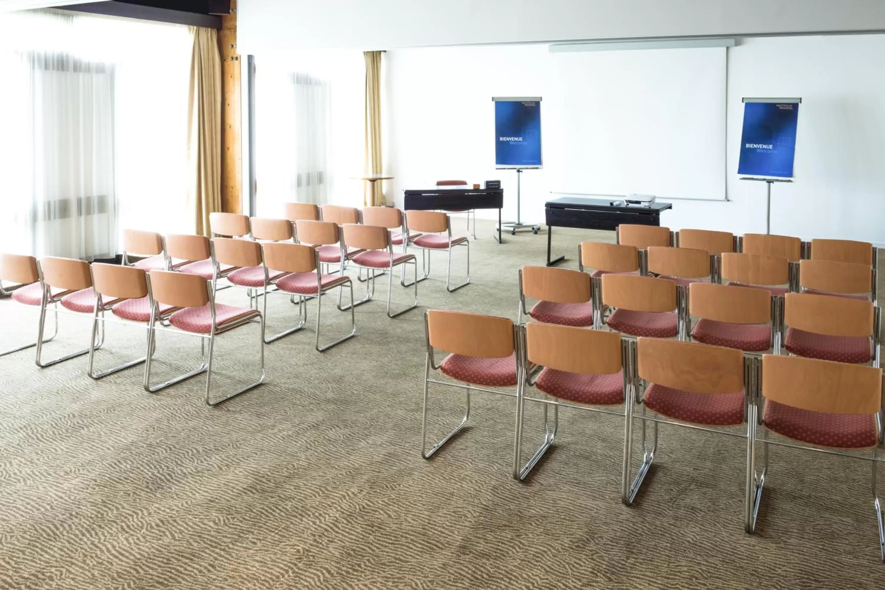 Business facilities, Business Area/Conference Room in Novotel Macon Nord Autoroute du Soleil