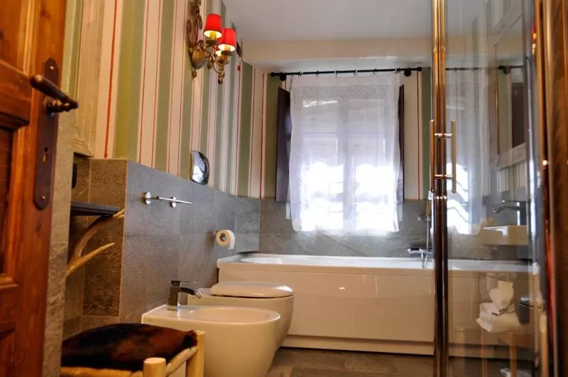 Bathroom in Locanda La Brenva - Estella Hotel Collection & Experience