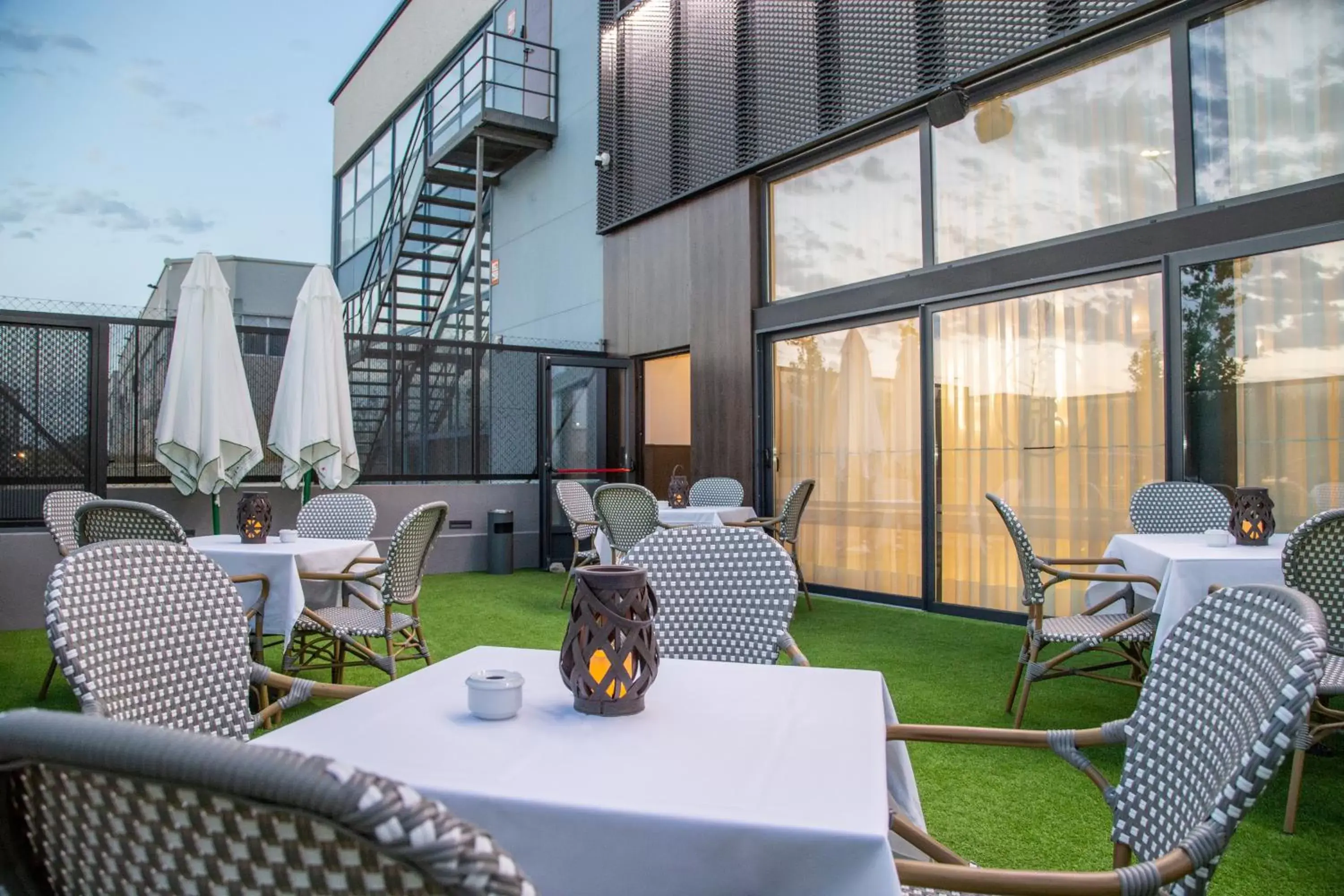 Patio, Restaurant/Places to Eat in HOTEL IBERUM