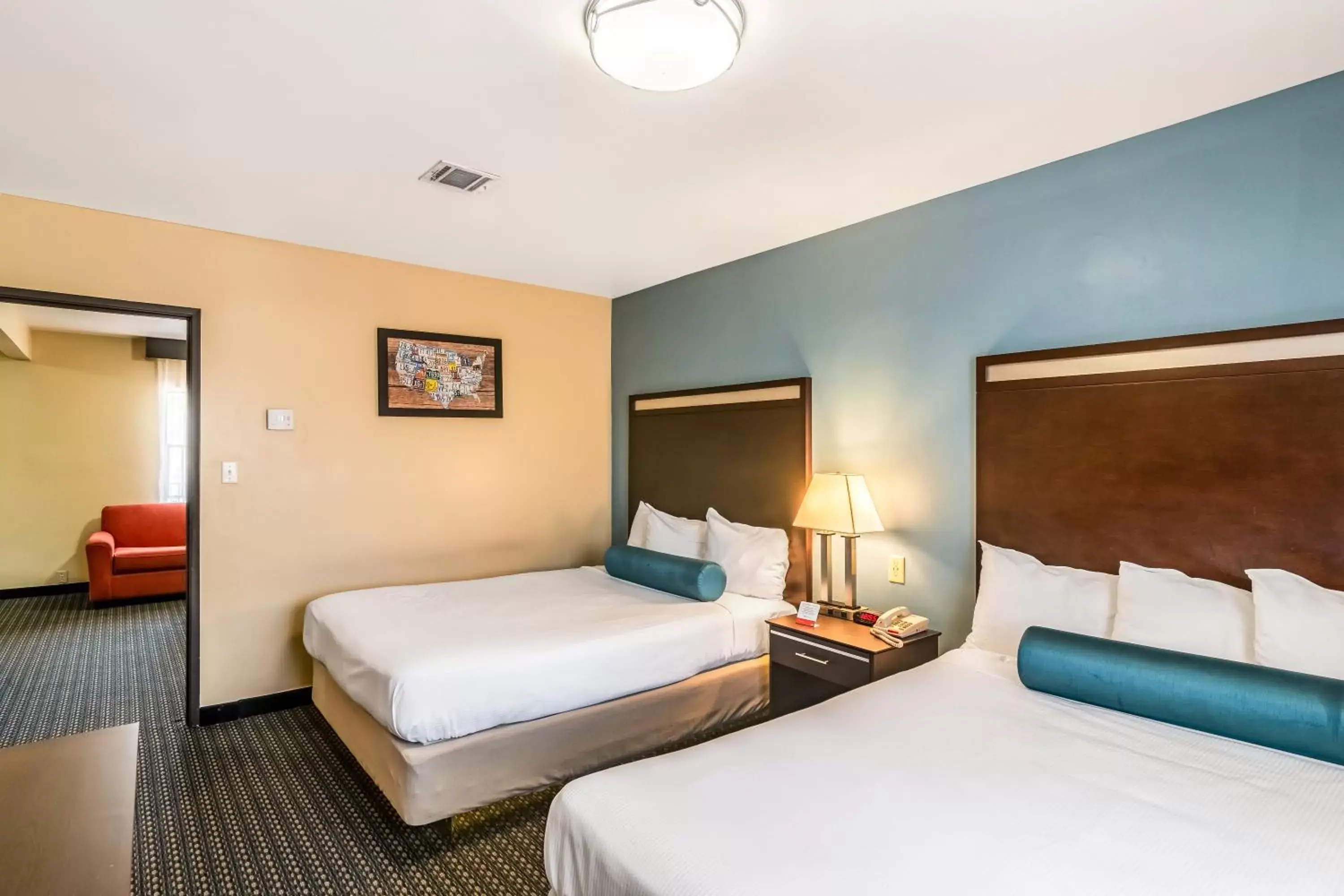 Bedroom, Bed in Glenridge Inn Glendale - Pasadena
