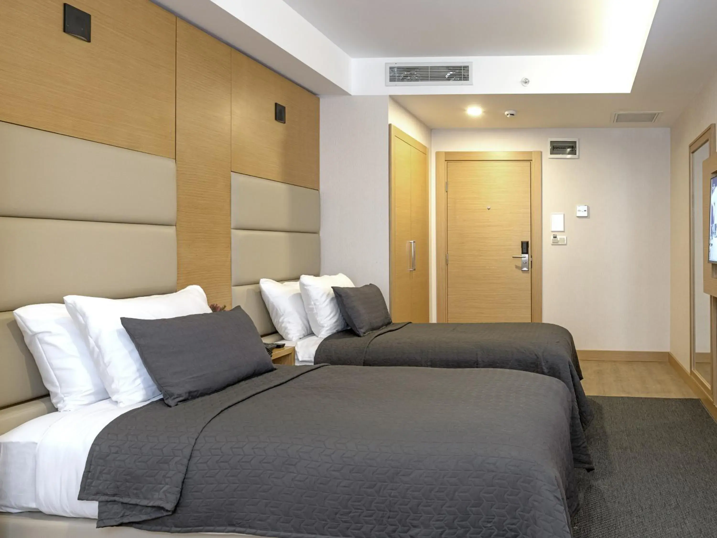 Bedroom, Bed in Merlin Hotel İstanbul