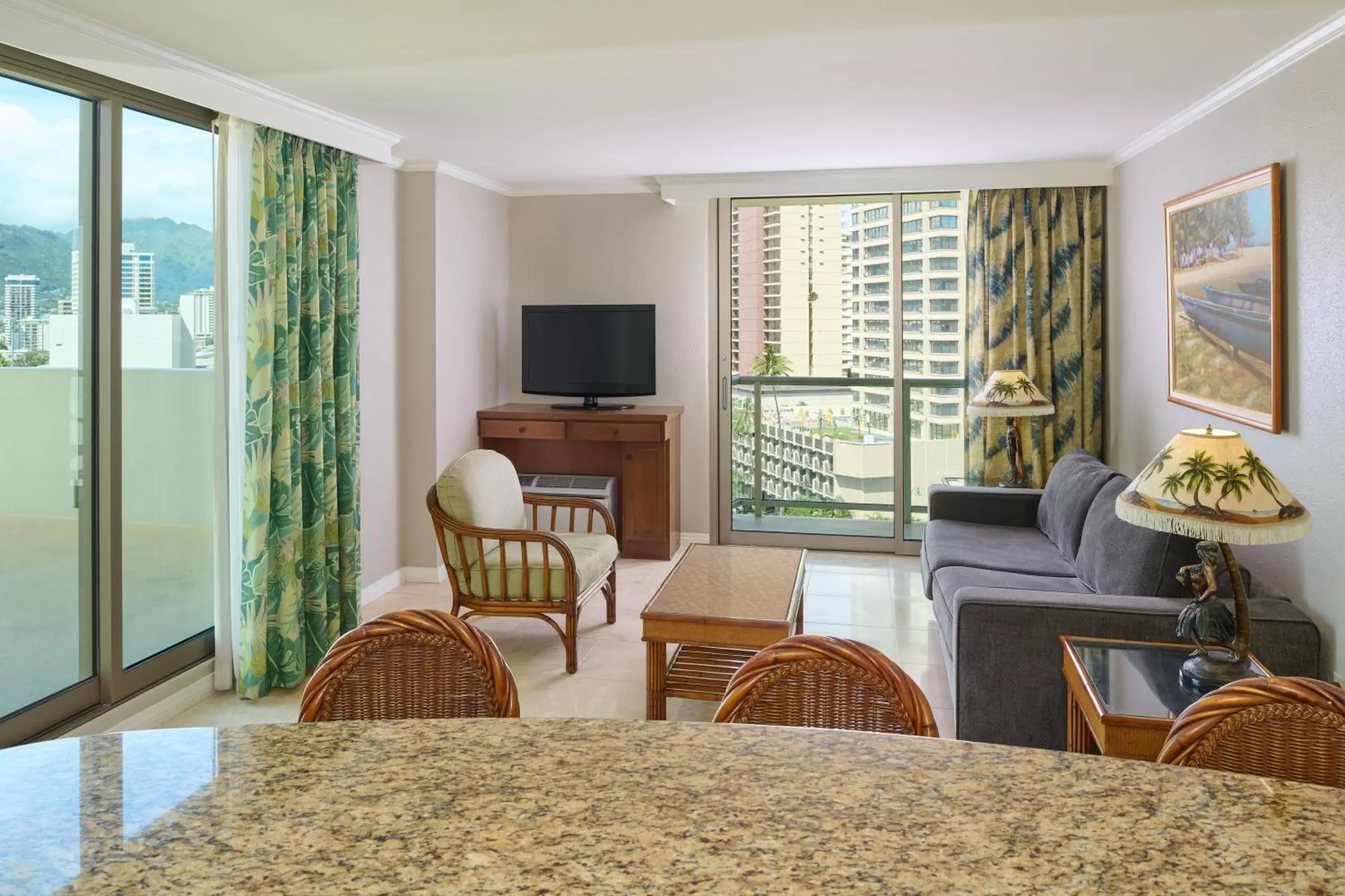 Living room, Seating Area in Luana Waikiki Hotel & Suites
