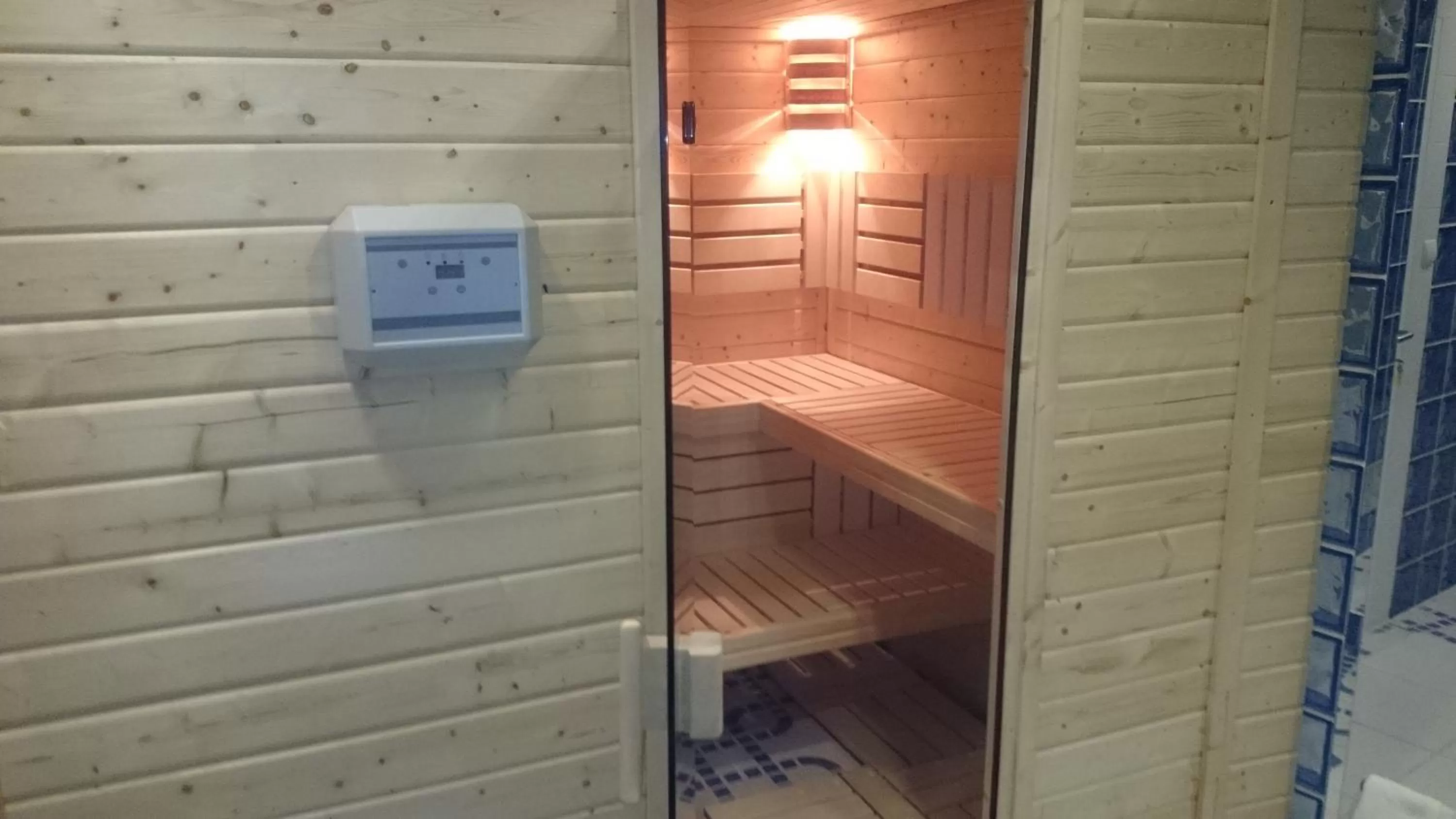 Sauna in Hotel Miłosz Restauracja, Basen dla dzieci, Sala Zabaw, Siłownia