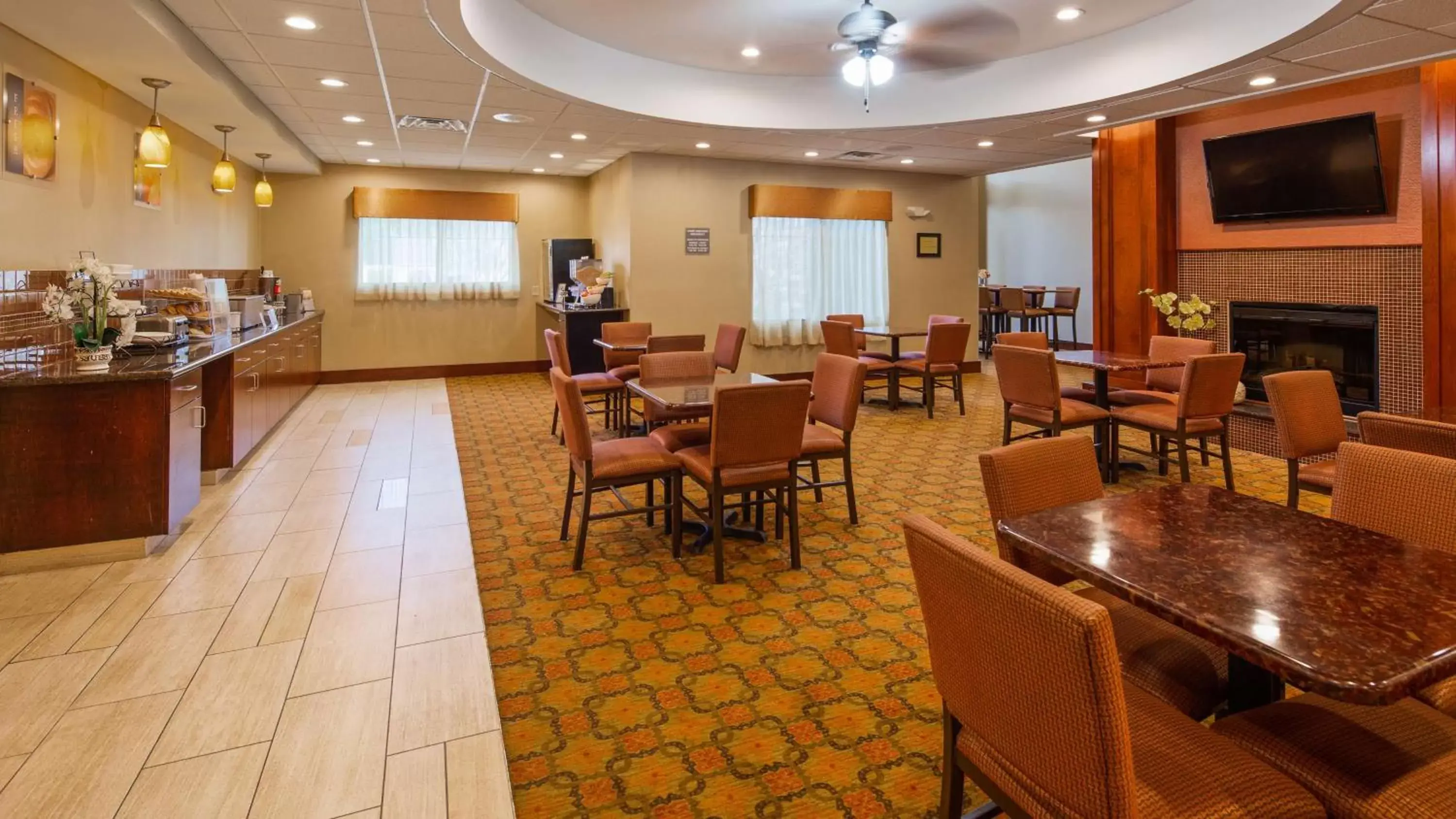 Restaurant/Places to Eat in Best Western Plus Finger Lakes Inn & Suites