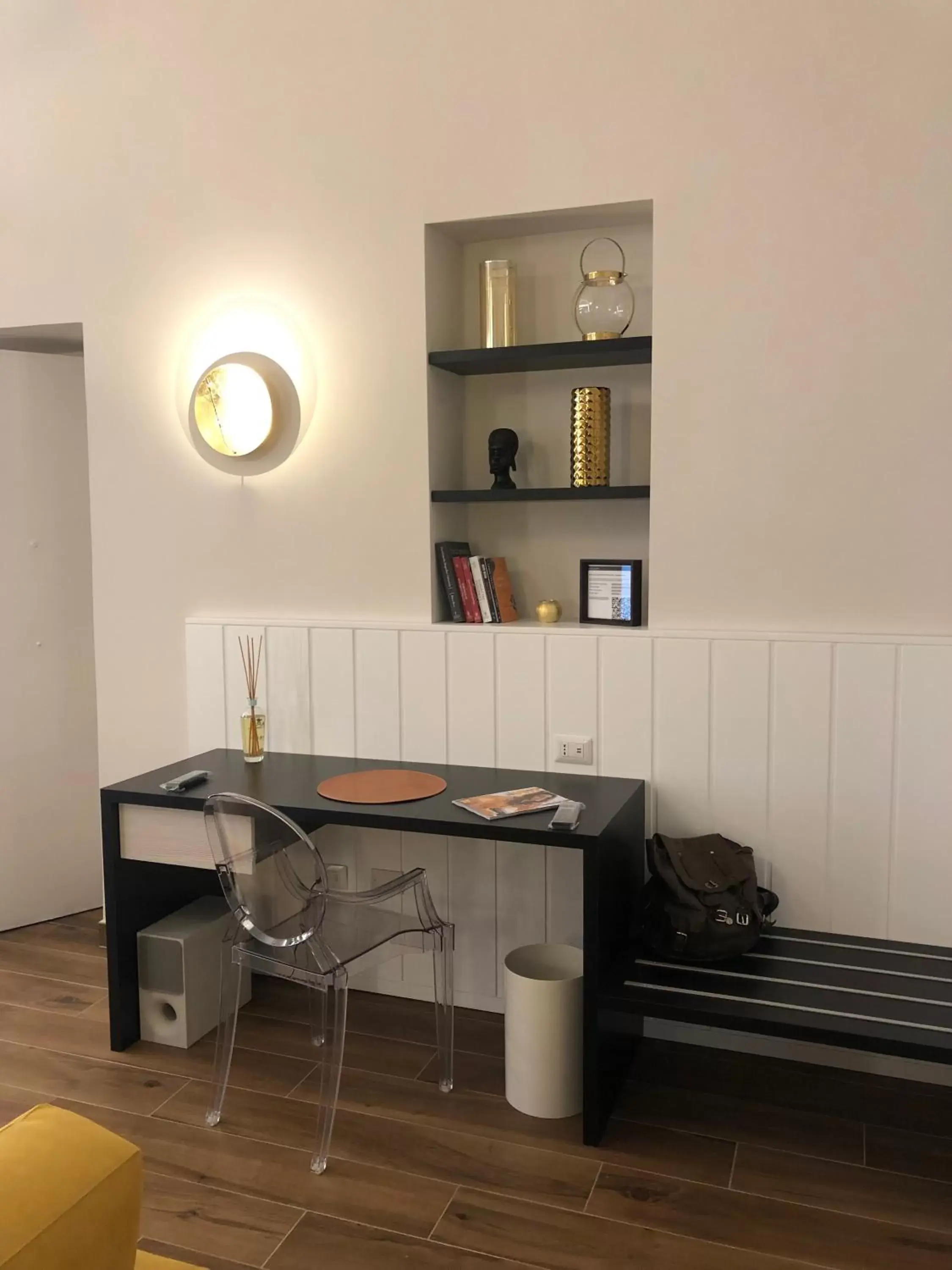 hair dresser, Dining Area in Tropicana Room