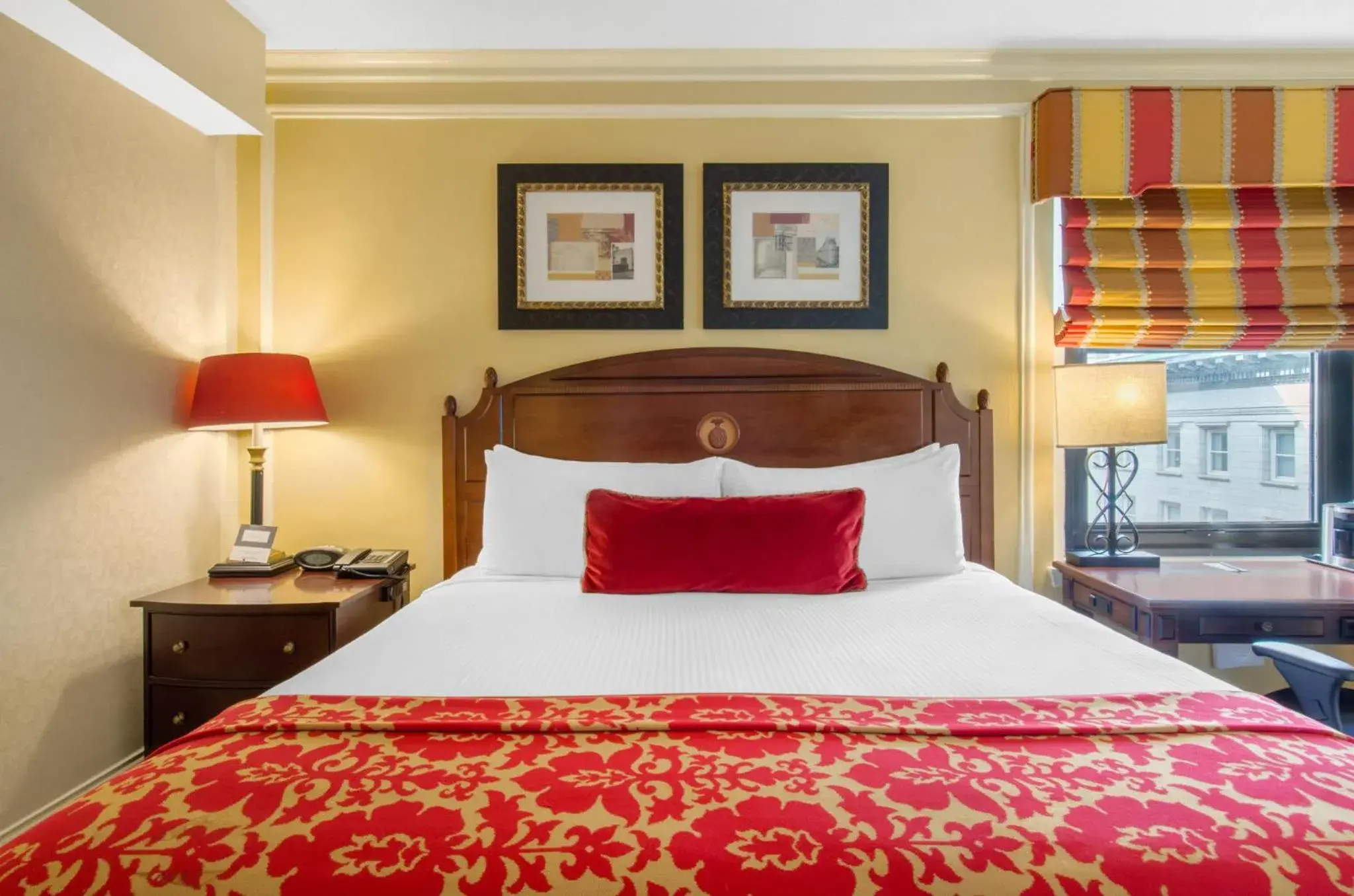 Photo of the whole room, Bed in Boston Omni Parker House Hotel