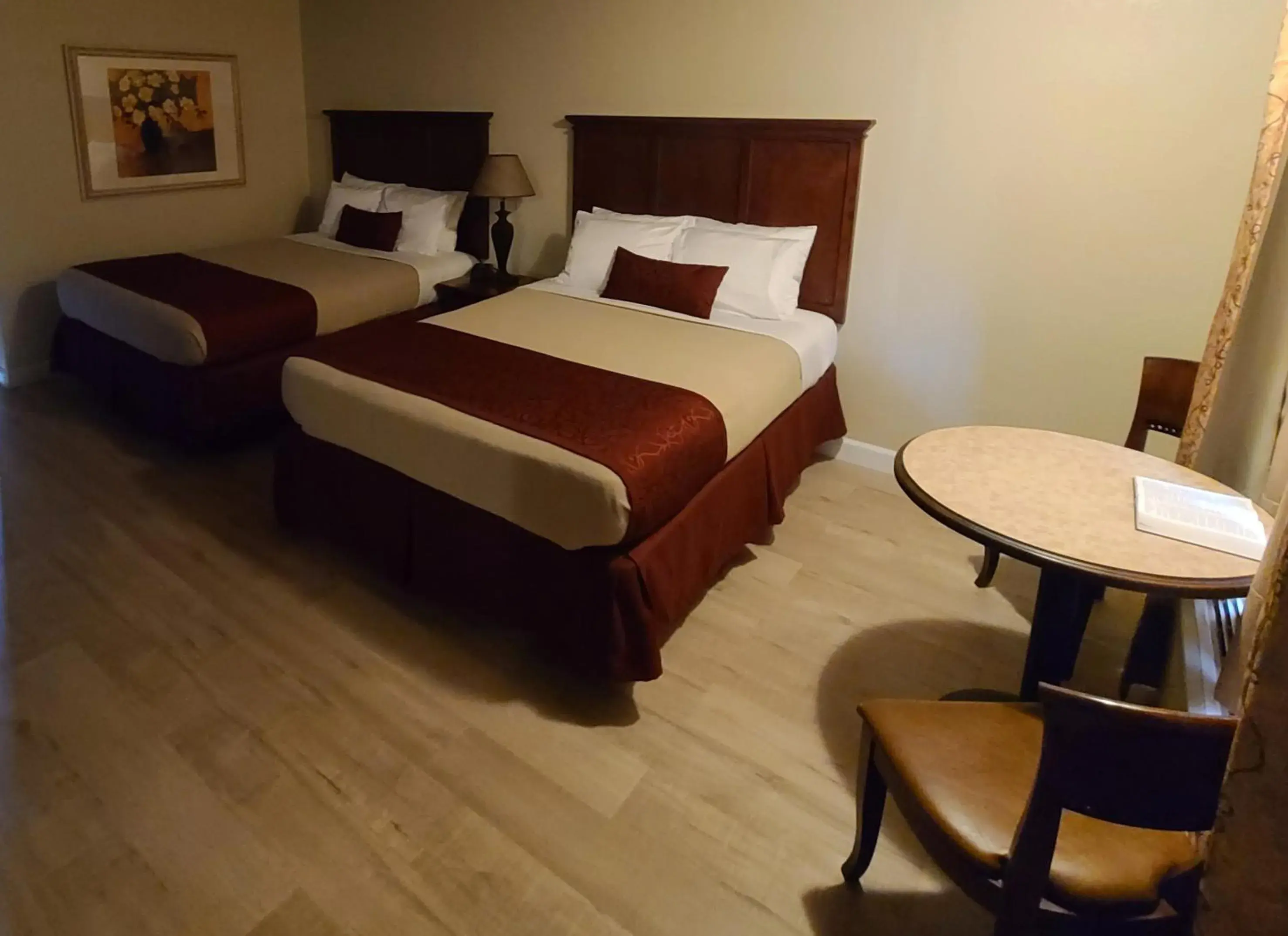 Photo of the whole room, Bed in Homestead Motel
