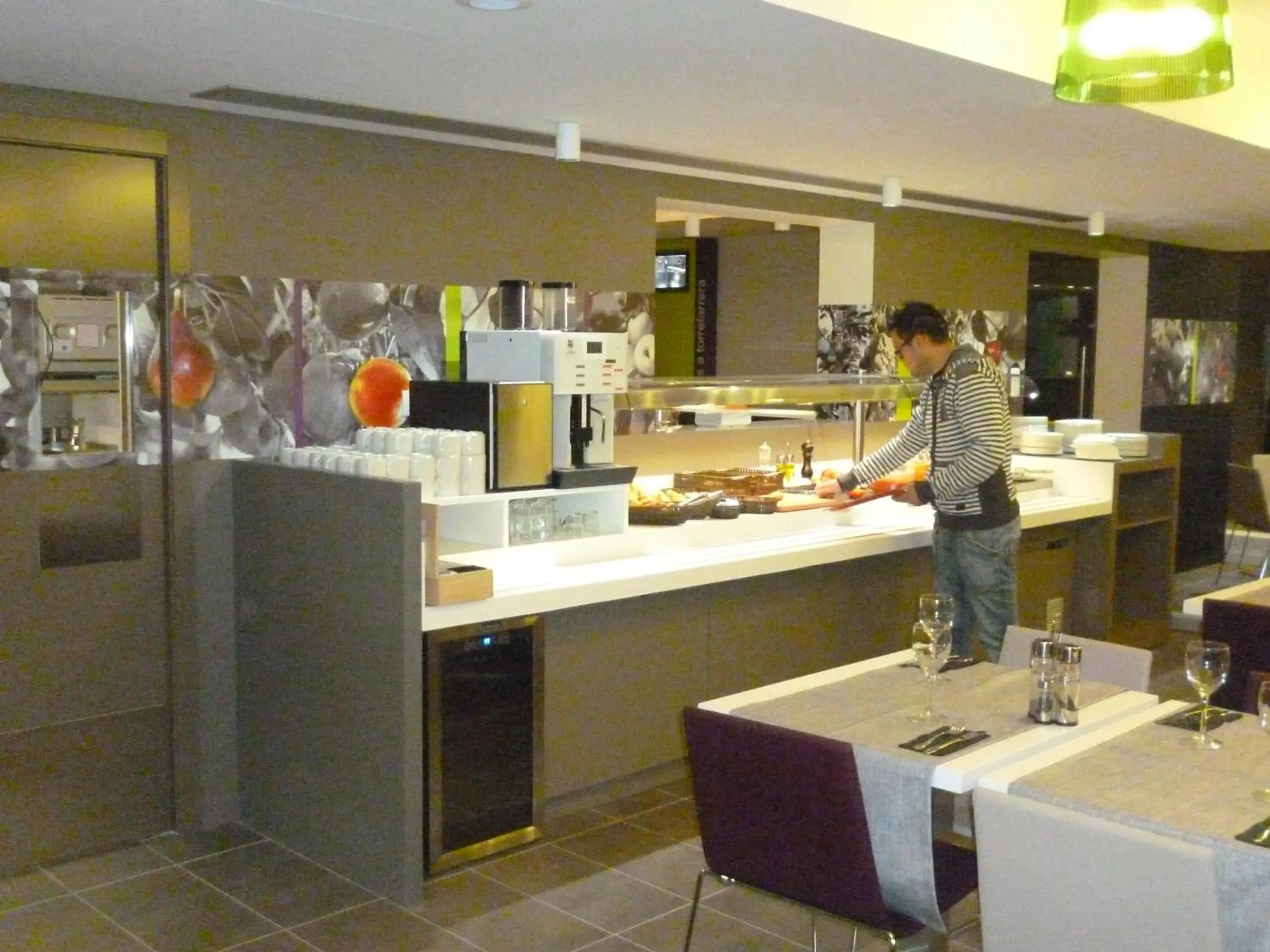 Restaurant/places to eat in Hotel Ibis Styles Lleida Torrefarrera Restaurant/places to eat in Hotel Ibis Styles Lleida Torrefarrera