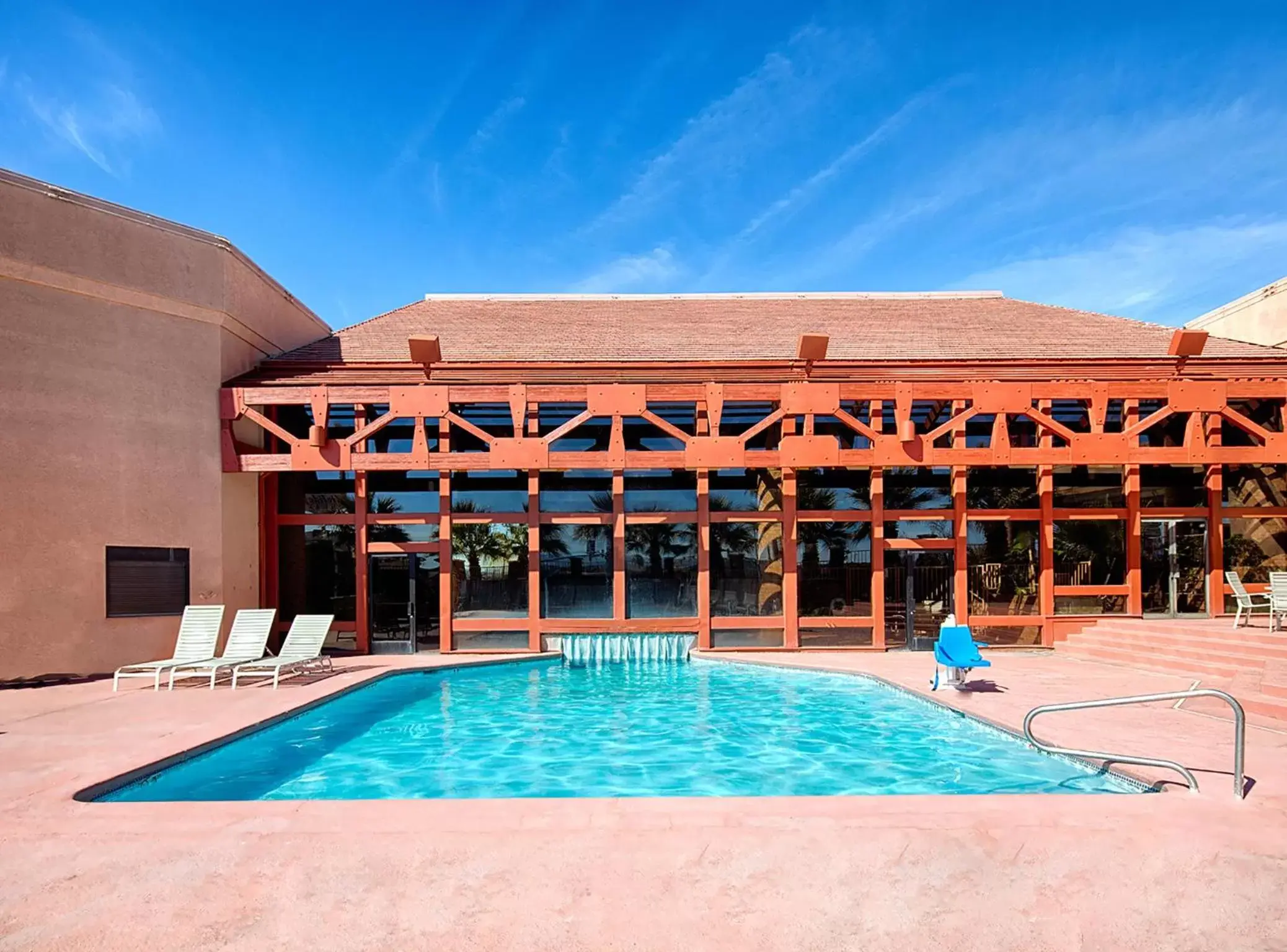 Swimming pool, Property Building in Red Lion Hotel and Conference Center St. George