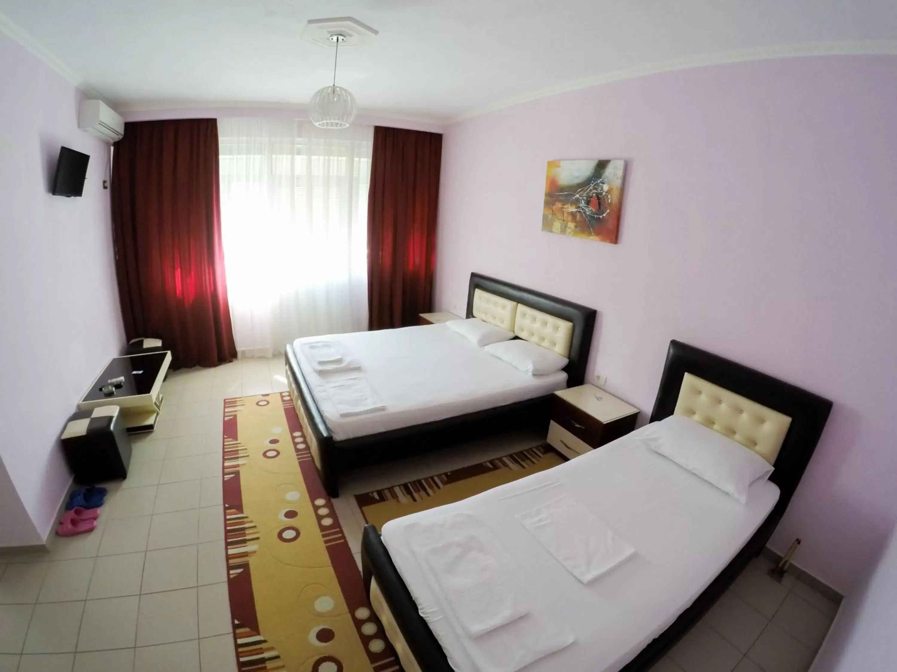 Superior Triple Room in Hotel Freskia Superior Triple Room in Hotel Freskia