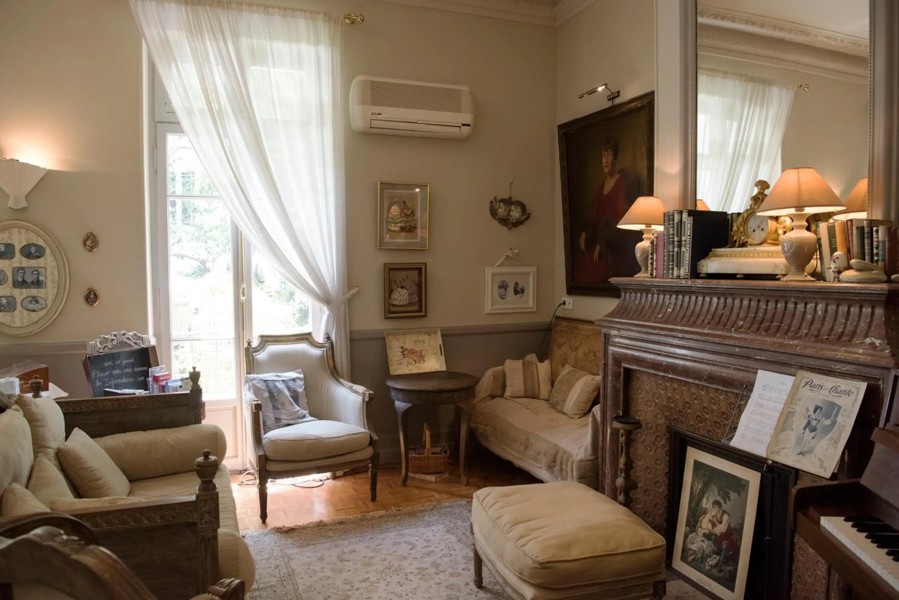 Library, Seating Area in Hotel Villa Rivoli