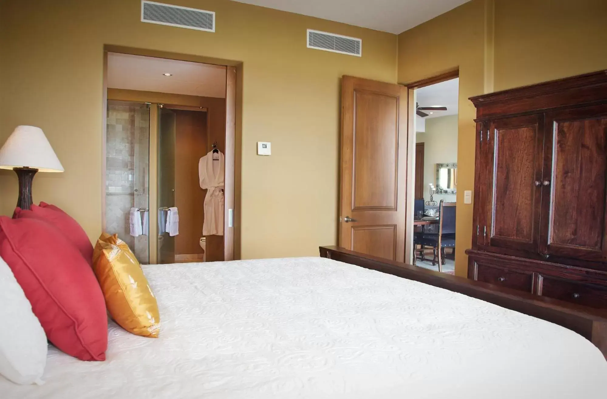 Bed in Alegranza Luxury Resort - All Master Suite