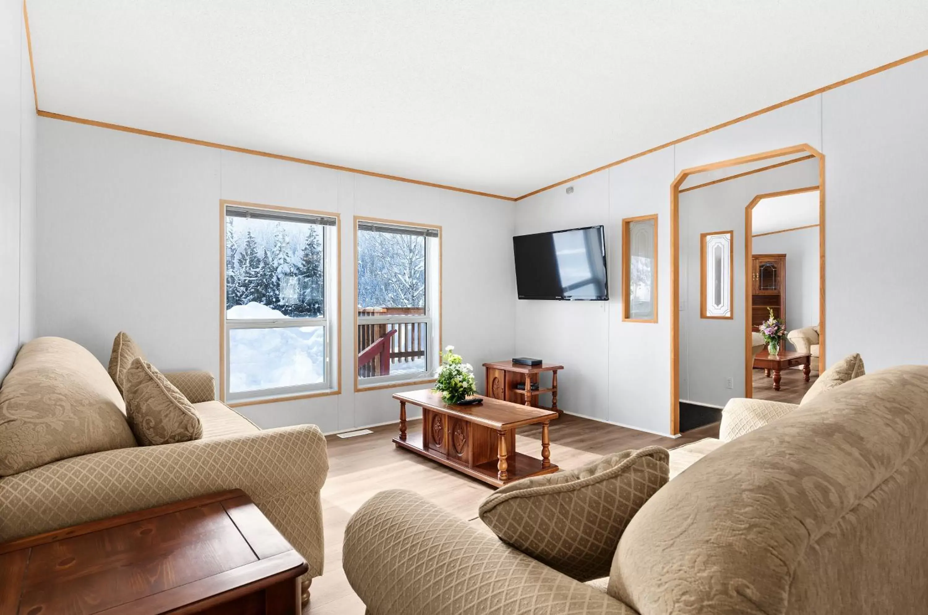 Living room, Seating Area in SureStay Hotel by Best Western Rossland Red Mountain