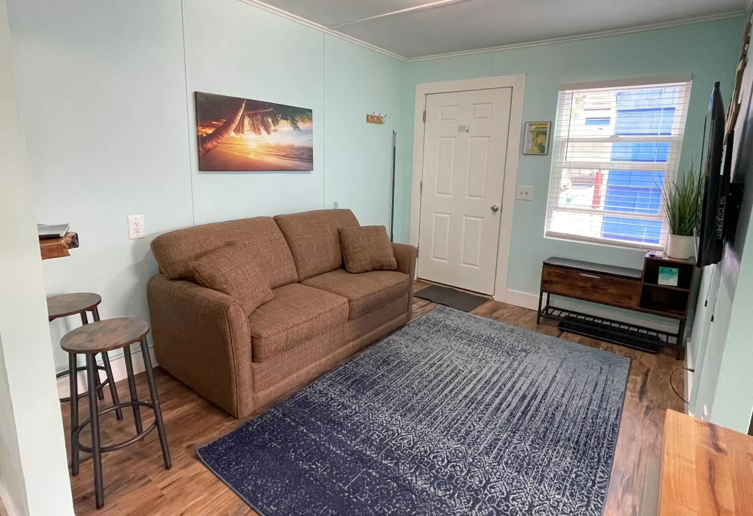 Seating Area in The Anchorage Motel