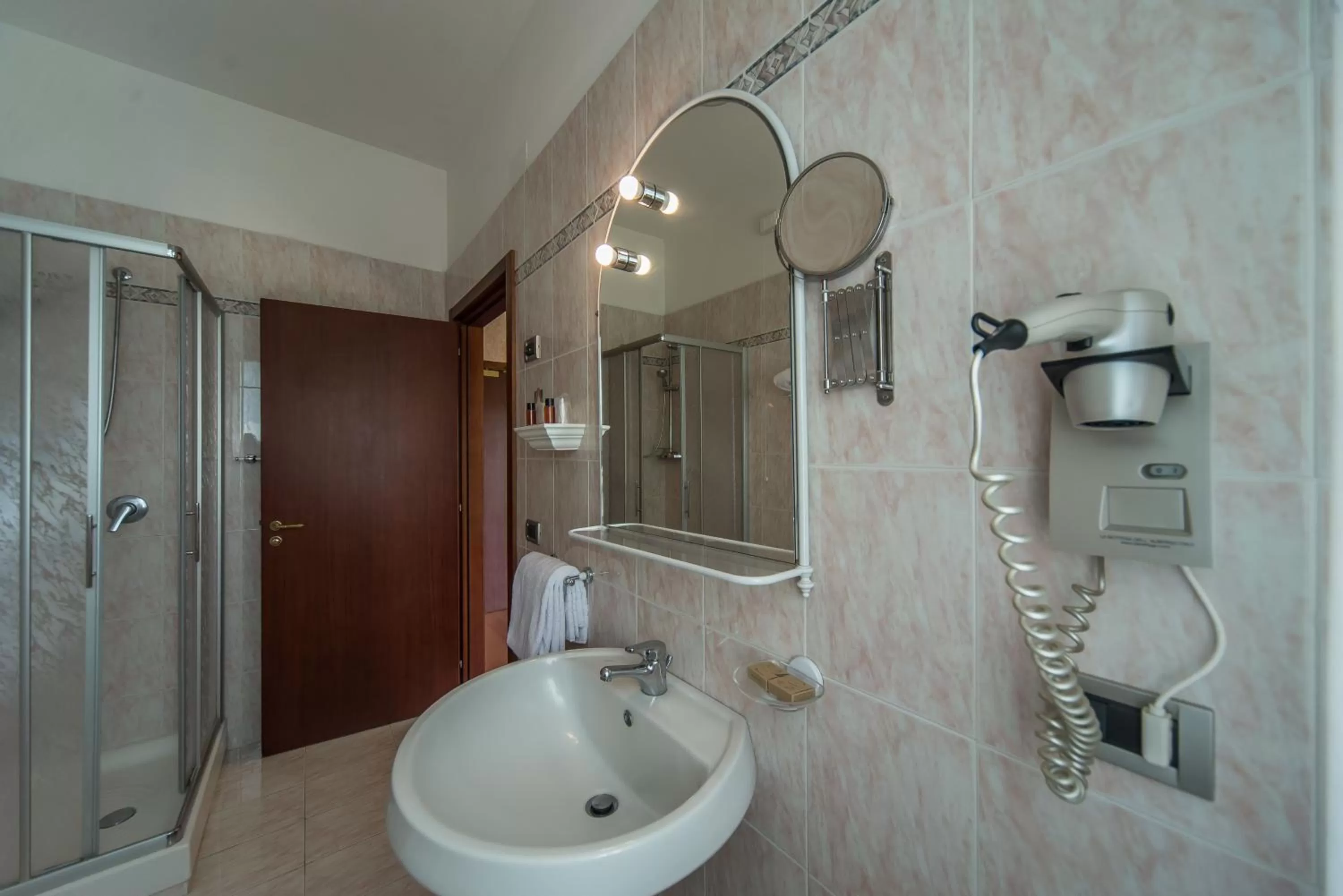 Bathroom in Hotel Columbus sul Lago