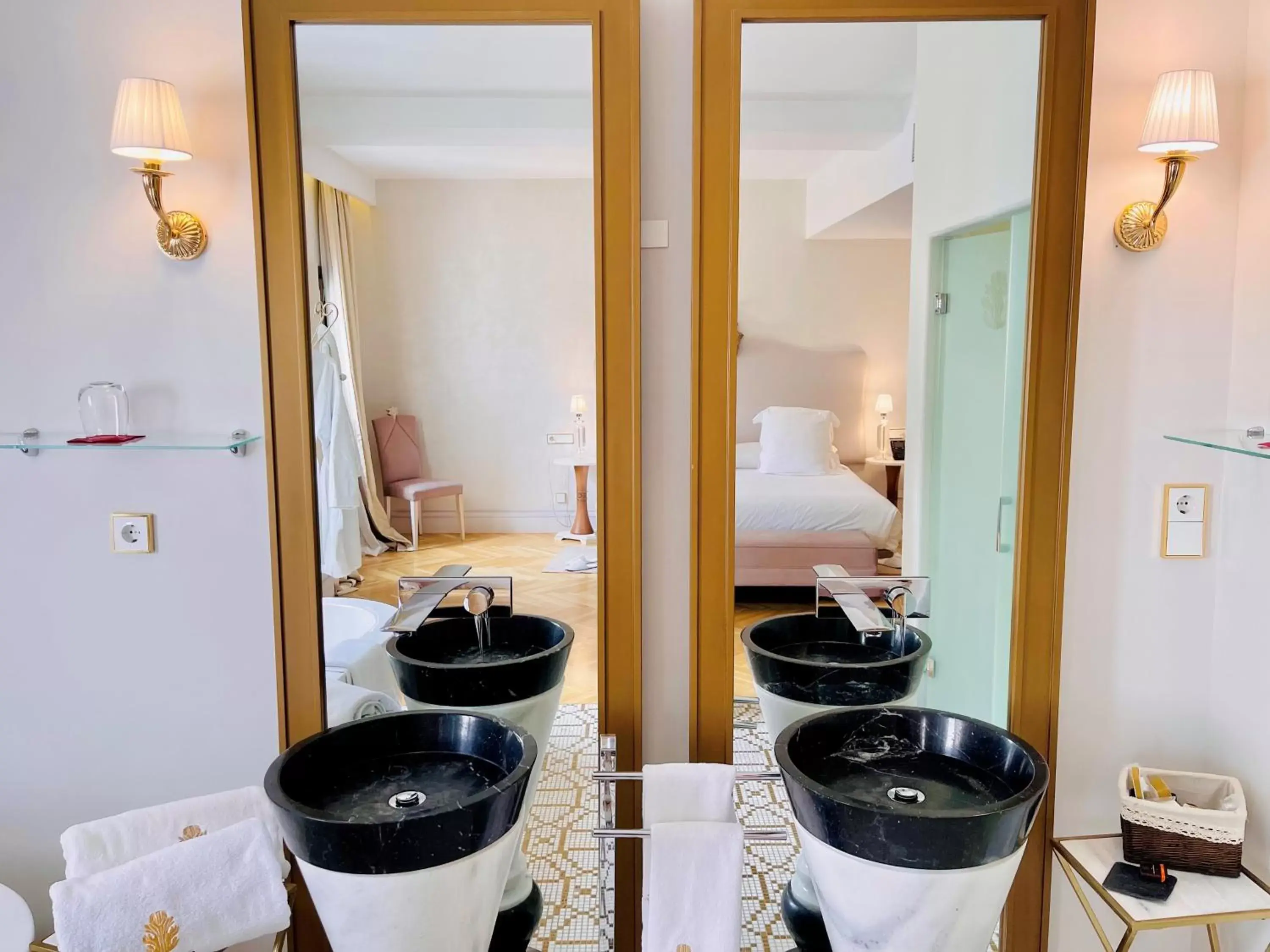 Property building, Bathroom in Hotel Palacio De Úbeda 5 G.L