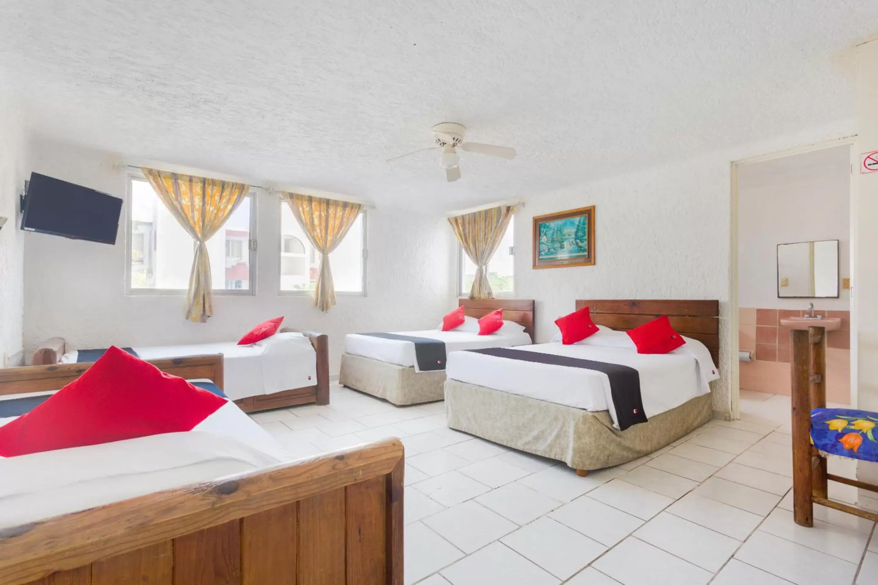 Bedroom in Capital O Farallon Inn, Cancún