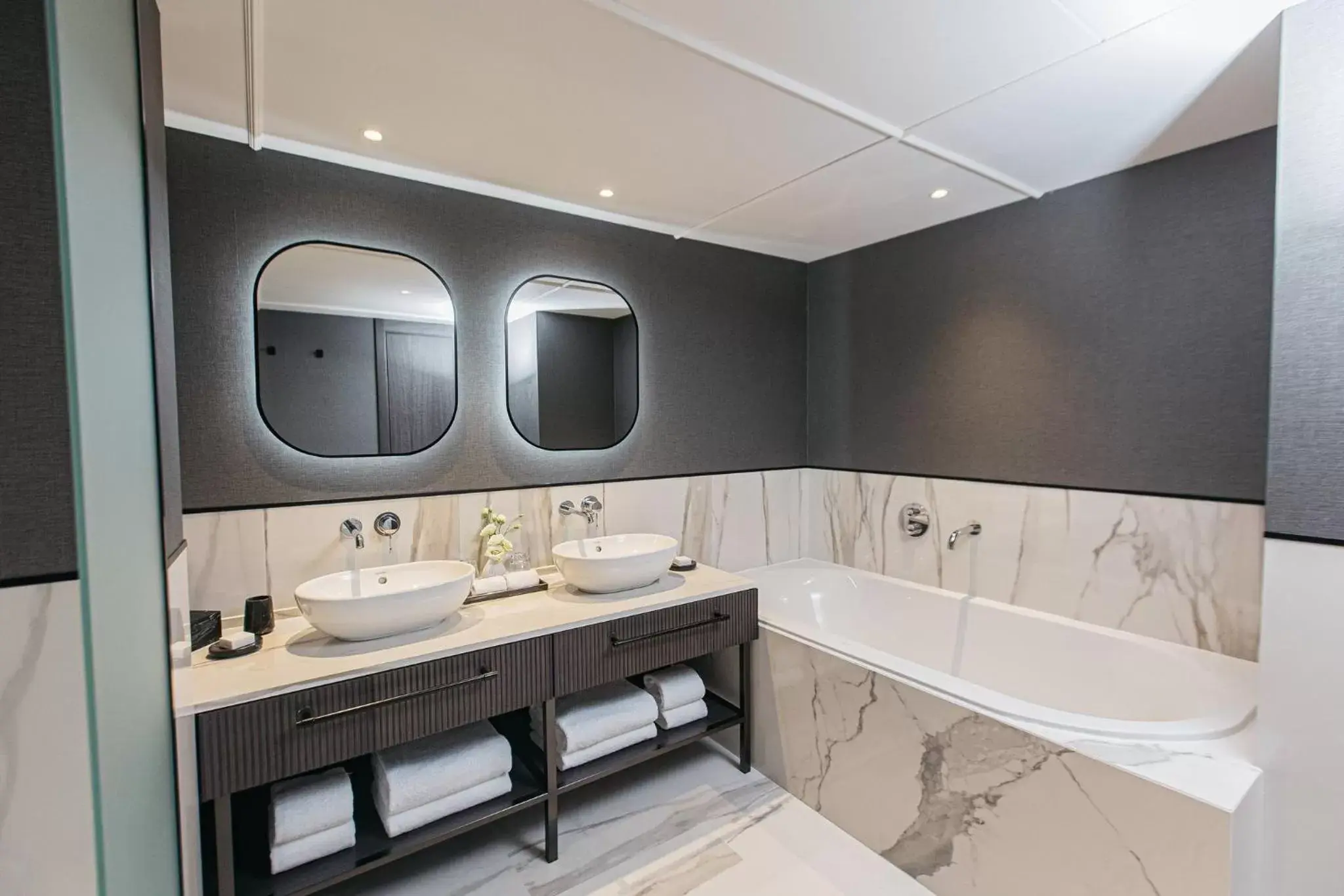 Photo of the whole room, Bathroom in InterContinental Barcelona, an IHG Hotel