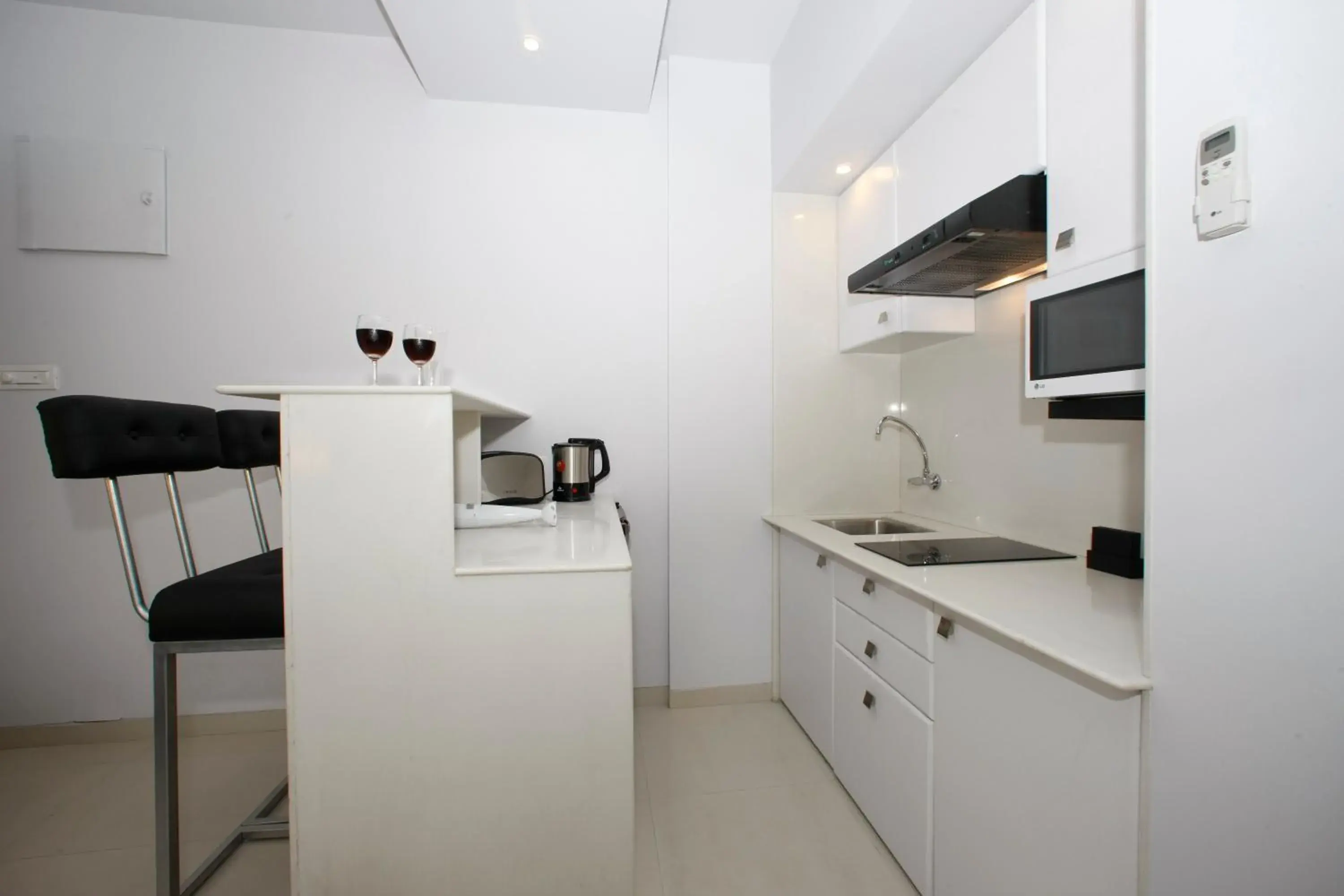 Kitchen or kitchenette, Kitchen/Kitchenette in AR Suites Fontana Bay